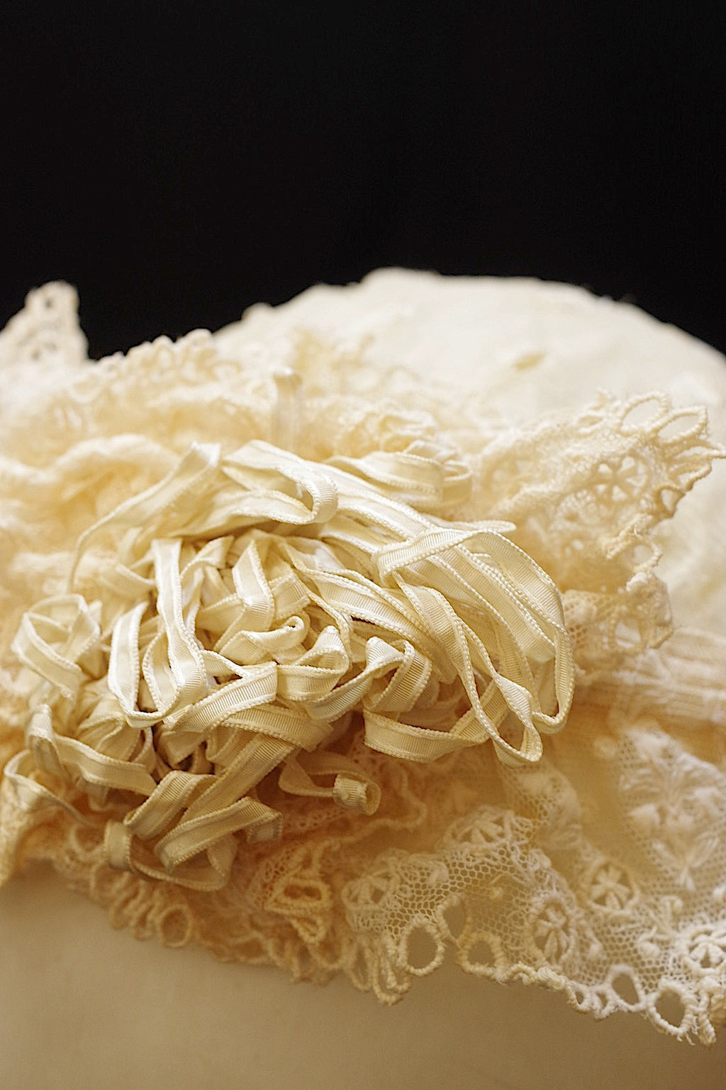 Dentelle ancienne ancienne Charlotte