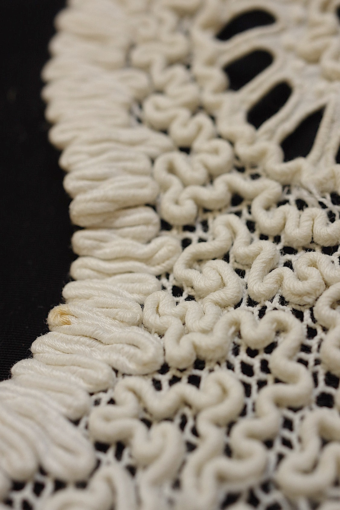 Dentelle ancienne ancienne, deux petits cols