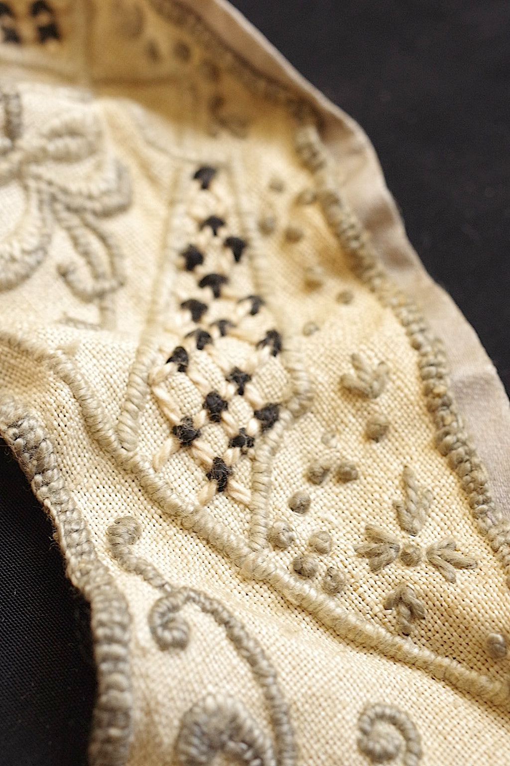 Dentelle ancienne ancienne, deux petits cols