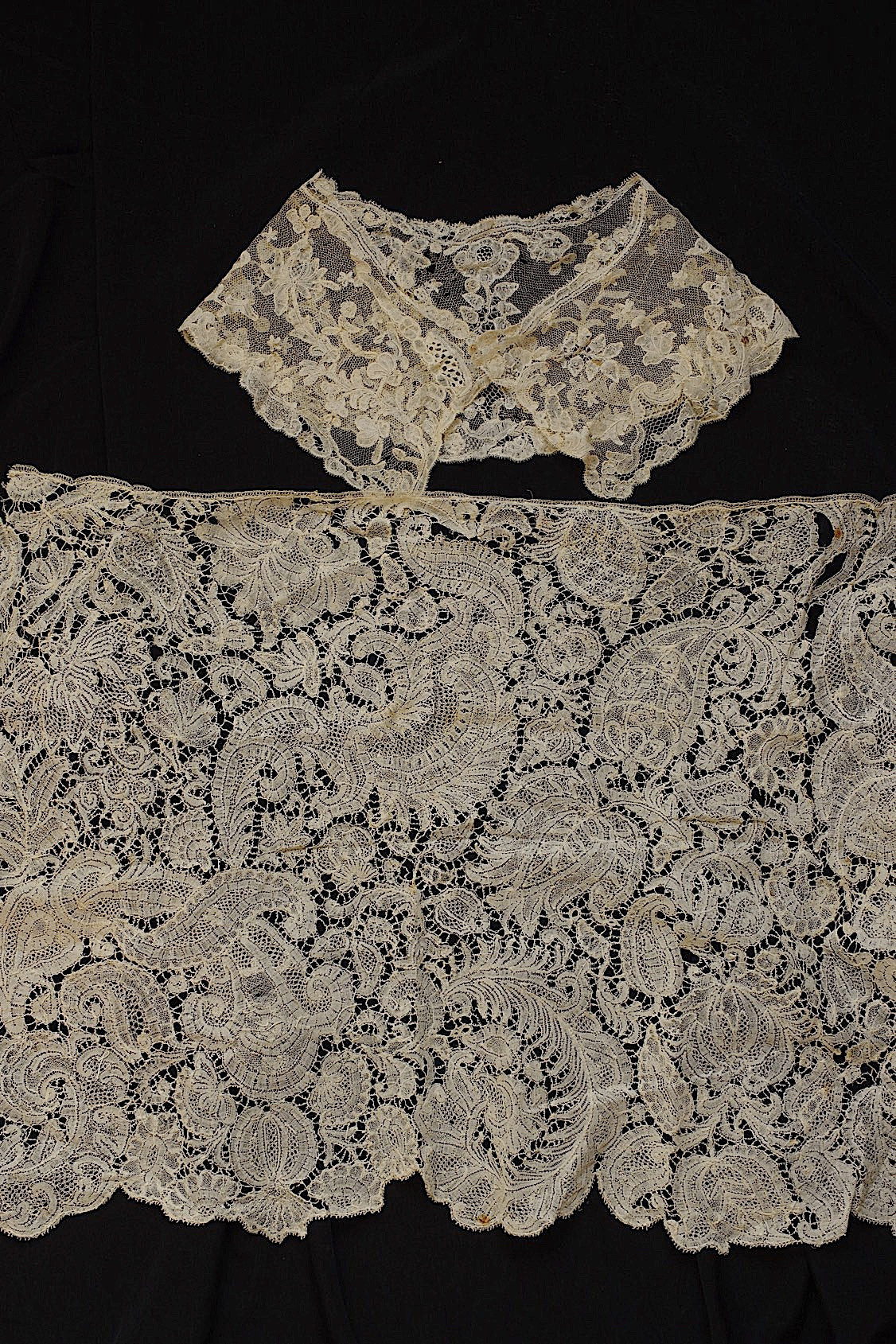 アンティークレース　dentelle ancienne　ハギレ2つ