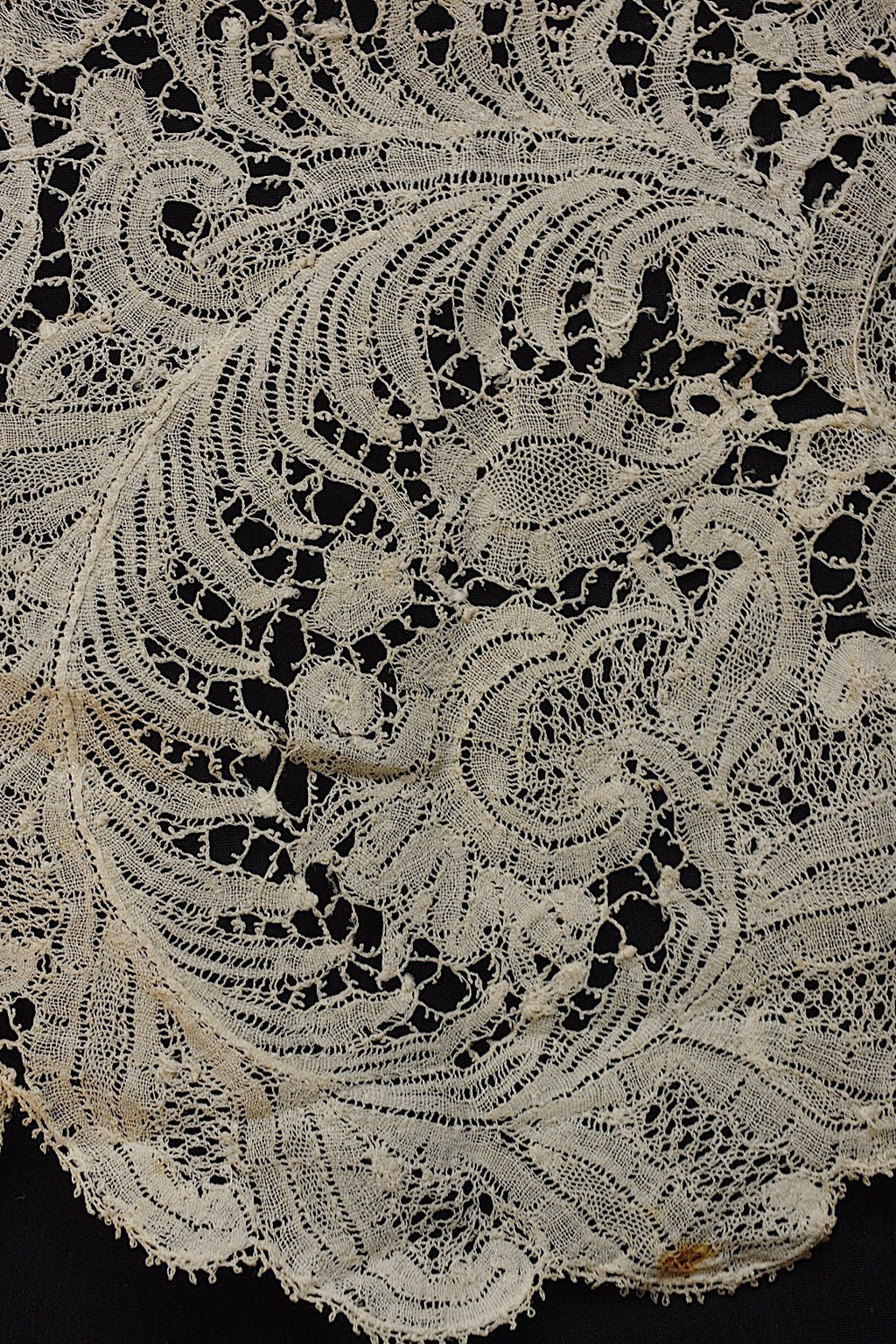 Deux bouts de dentelle ancienne (dentelle ancienne)