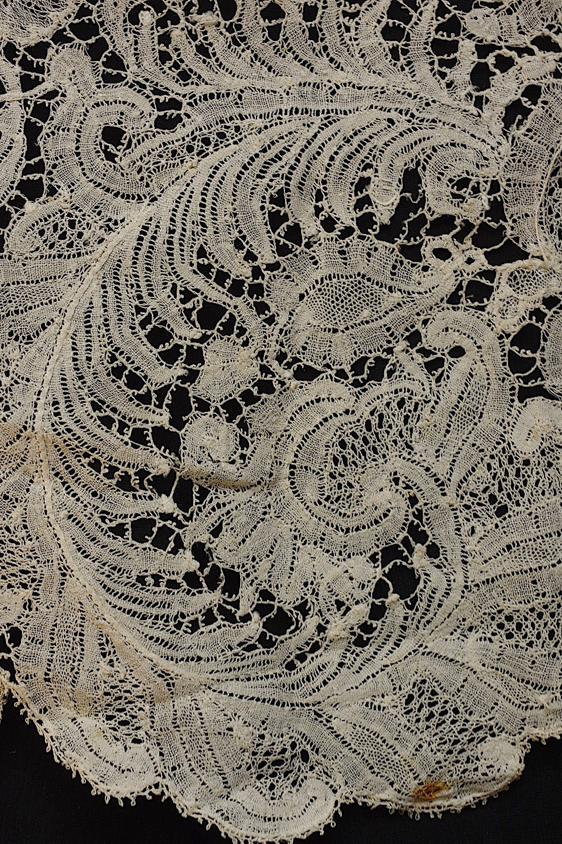 Deux bouts de dentelle ancienne (dentelle ancienne)