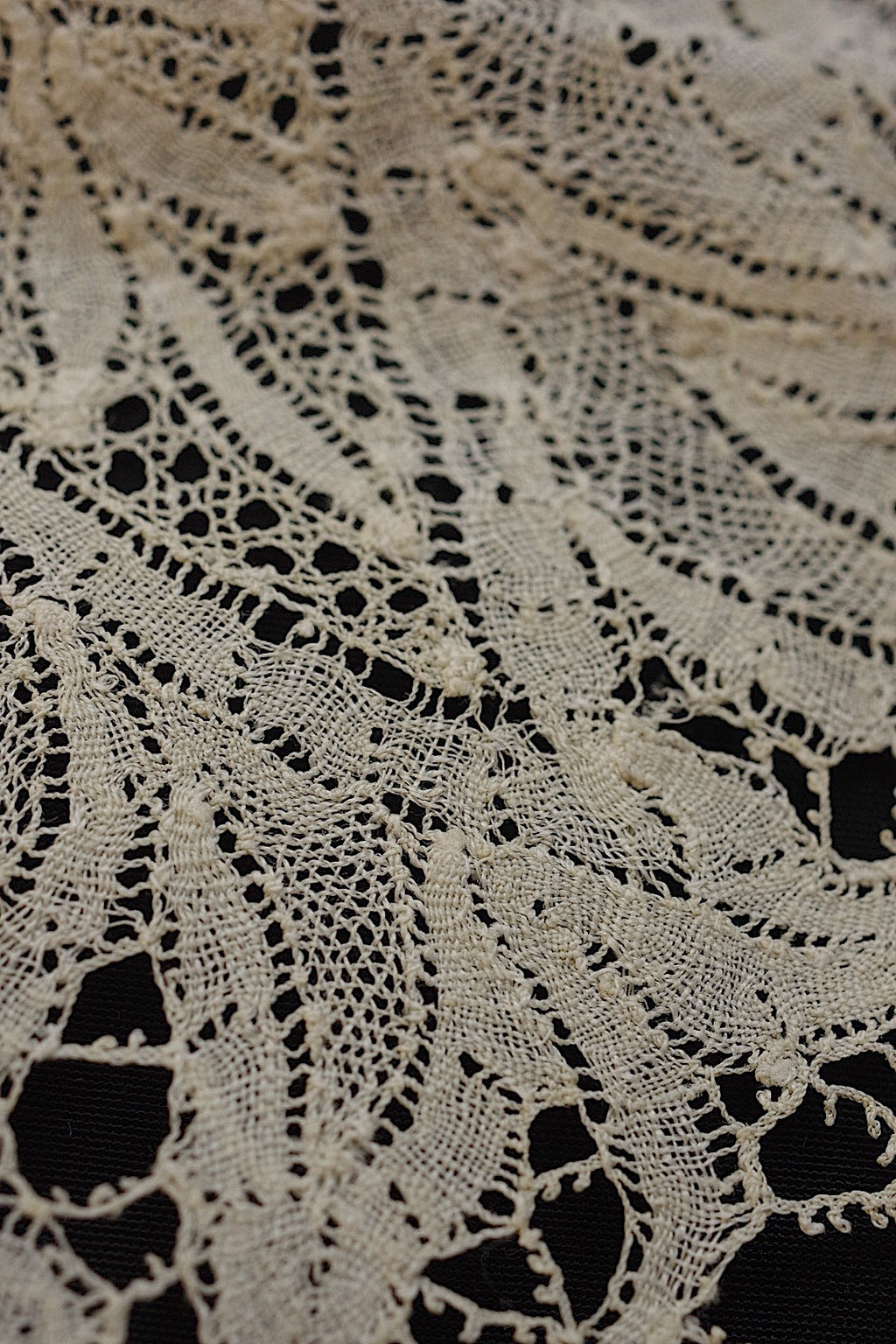 Deux bouts de dentelle ancienne (dentelle ancienne)