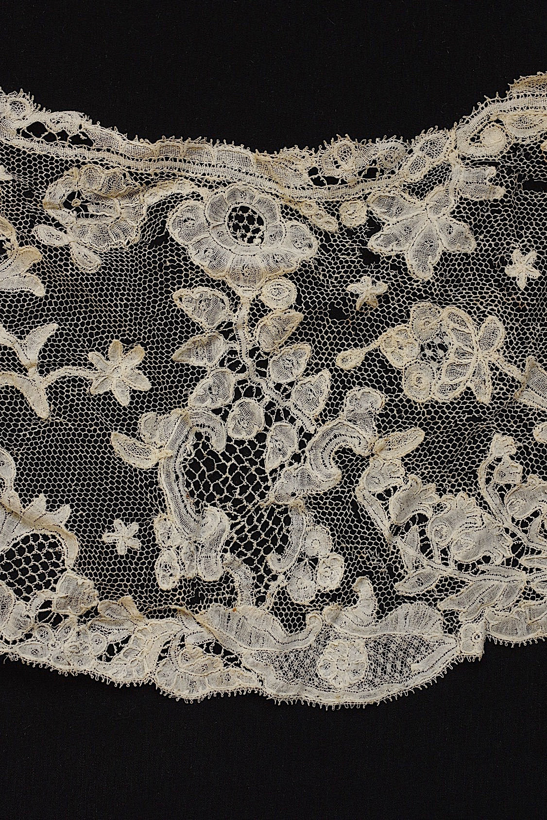 アンティークレース　dentelle ancienne　ハギレ2つ