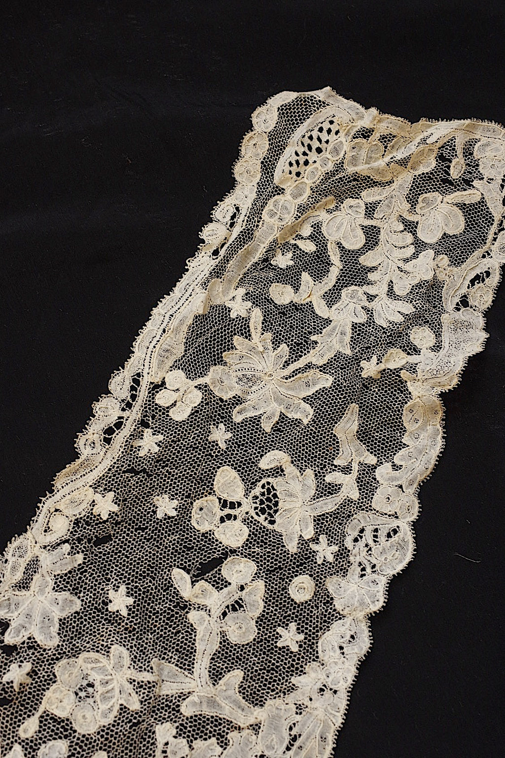 Deux bouts de dentelle ancienne (dentelle ancienne)
