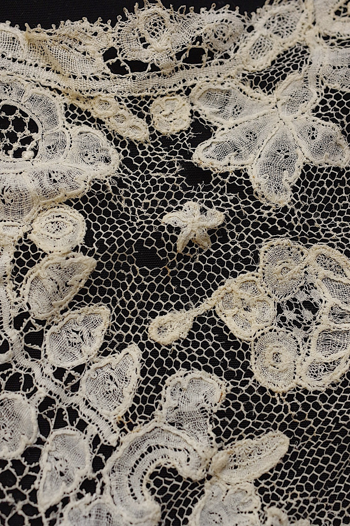 アンティークレース　dentelle ancienne　ハギレ2つ