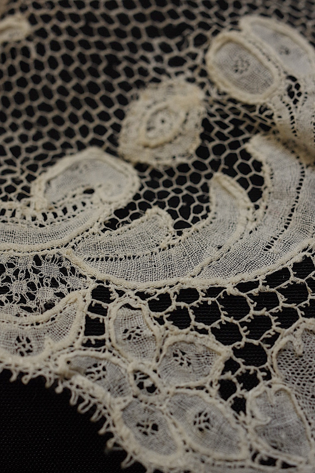 Deux bouts de dentelle ancienne (dentelle ancienne)