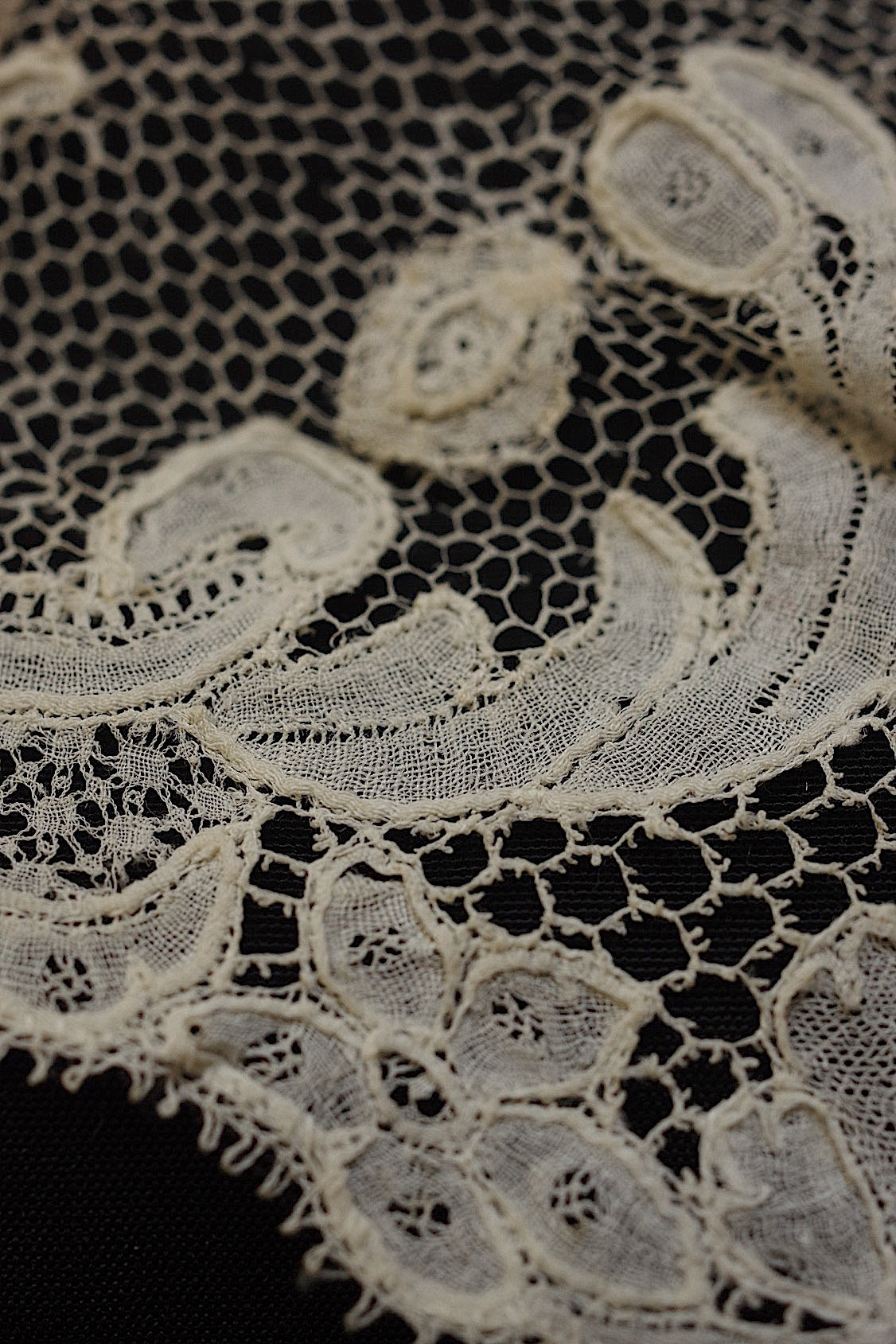 Deux bouts de dentelle ancienne (dentelle ancienne)
