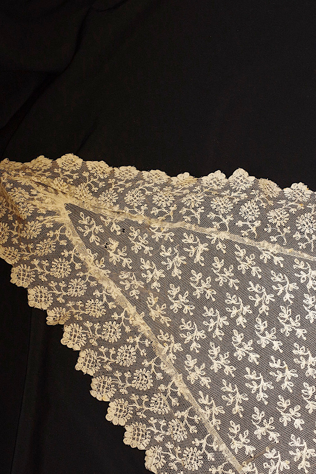 Tissu châle dentelle ancienne ancienne