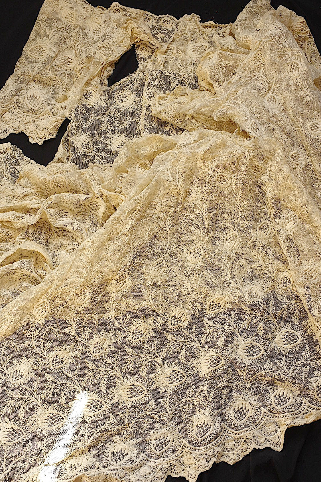 Antique lace dentelle ancienne large scraps