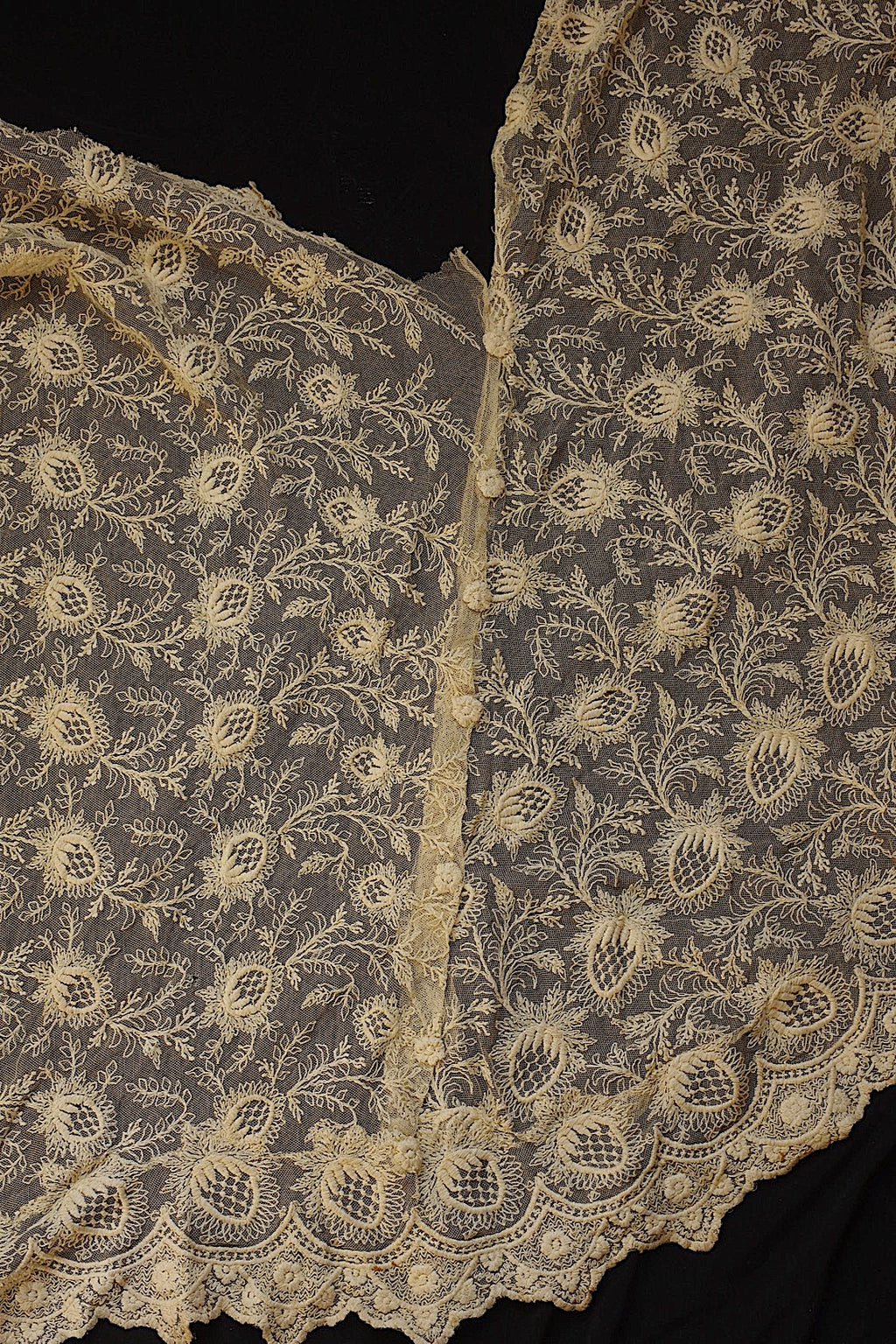 Antique lace dentelle ancienne large scraps