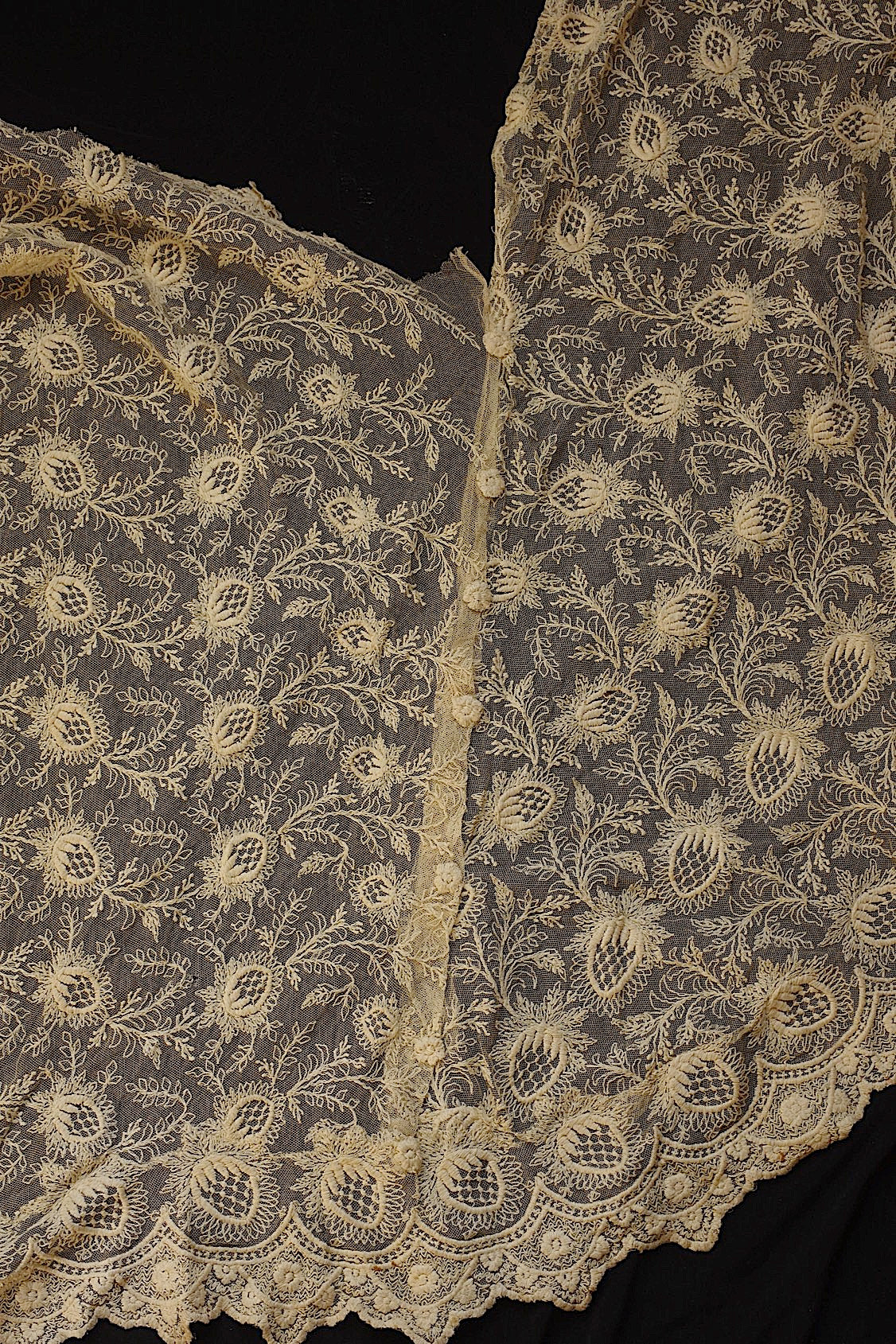 Antique lace dentelle ancienne large scraps