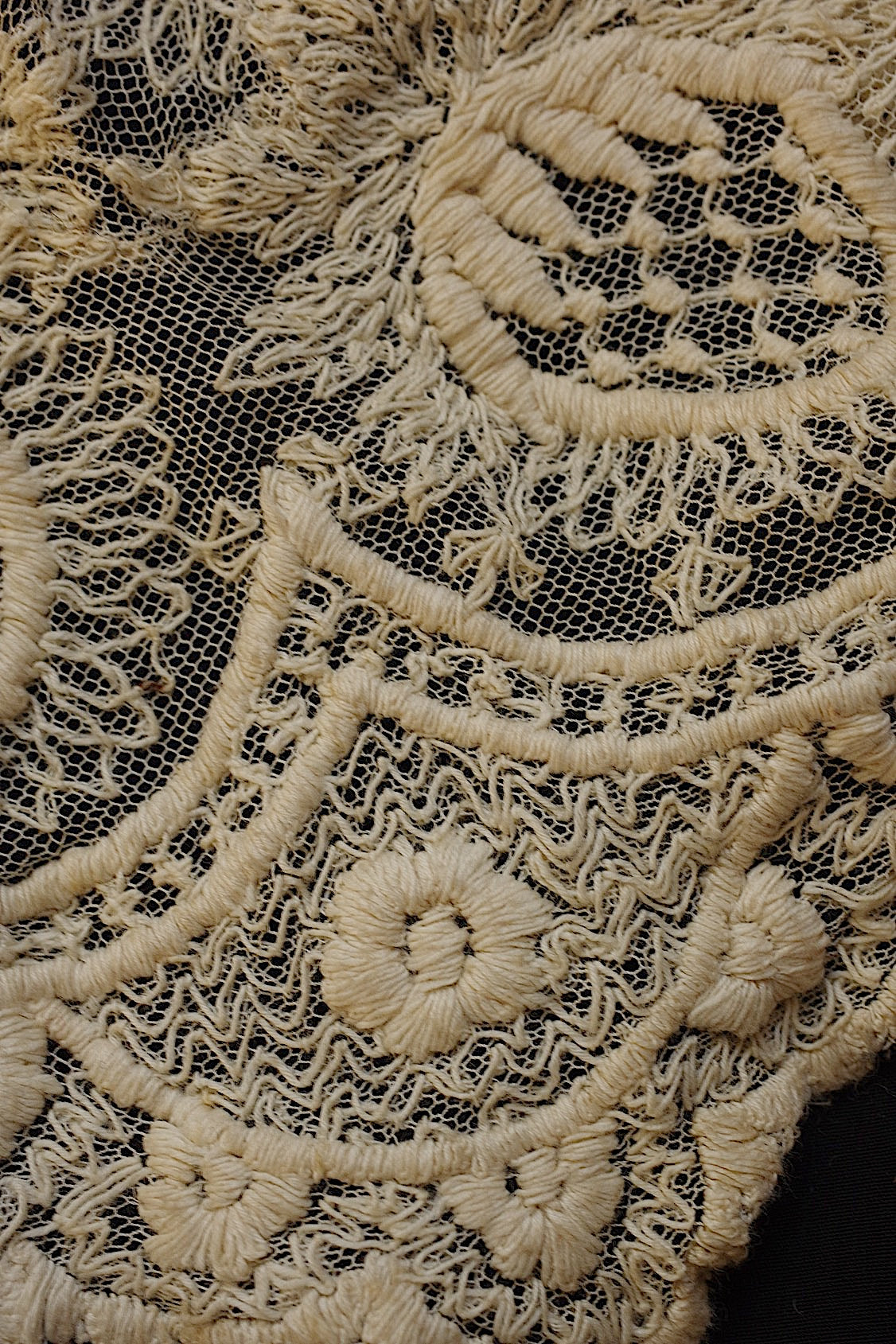 Antique lace dentelle ancienne large scraps