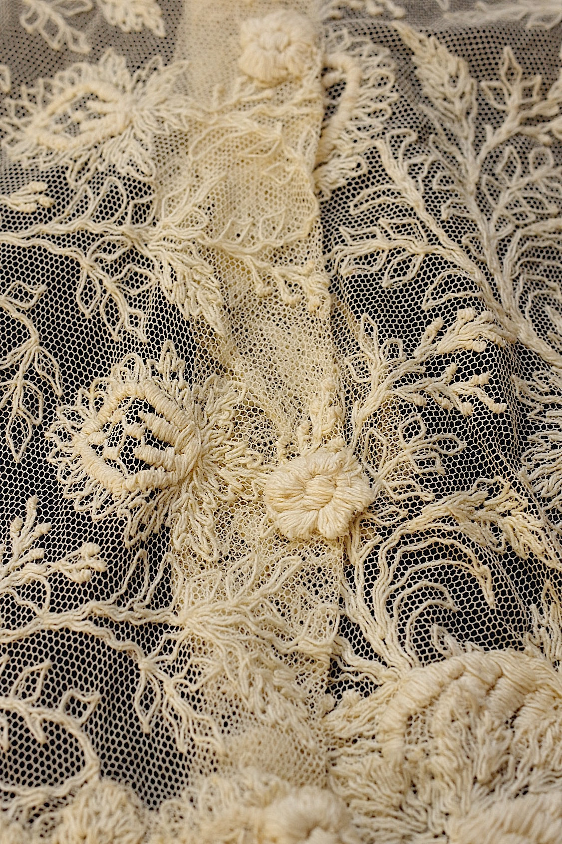 Antique lace dentelle ancienne large scraps