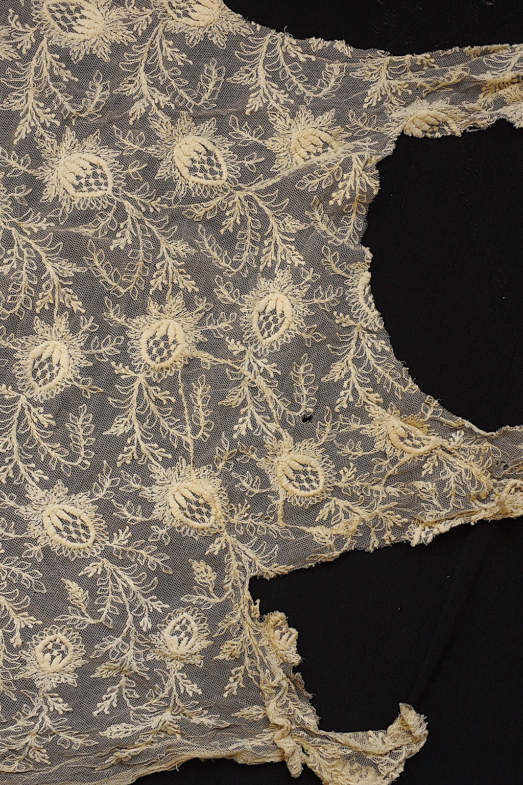 Antique lace dentelle ancienne large scraps