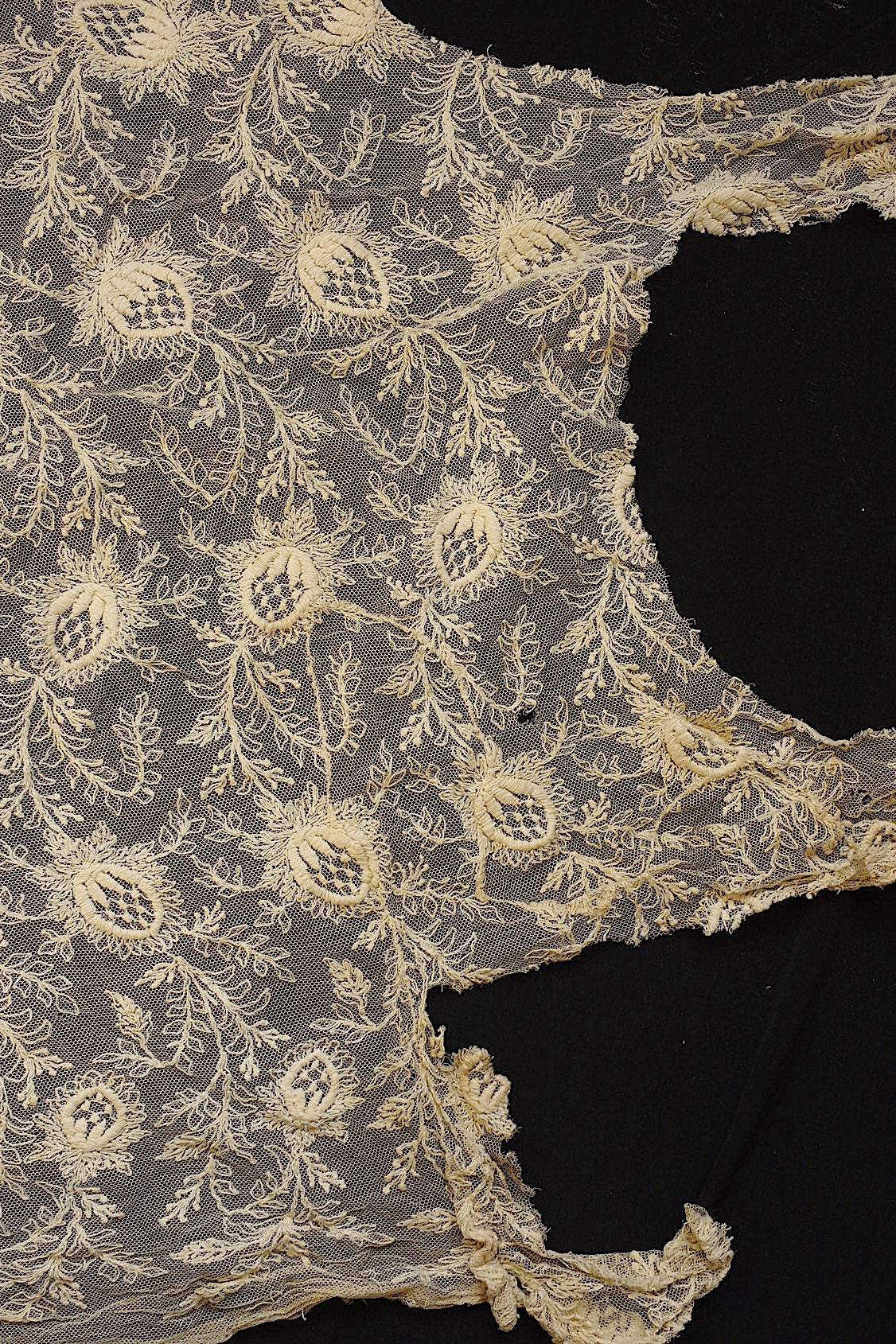 Antique lace dentelle ancienne large scraps