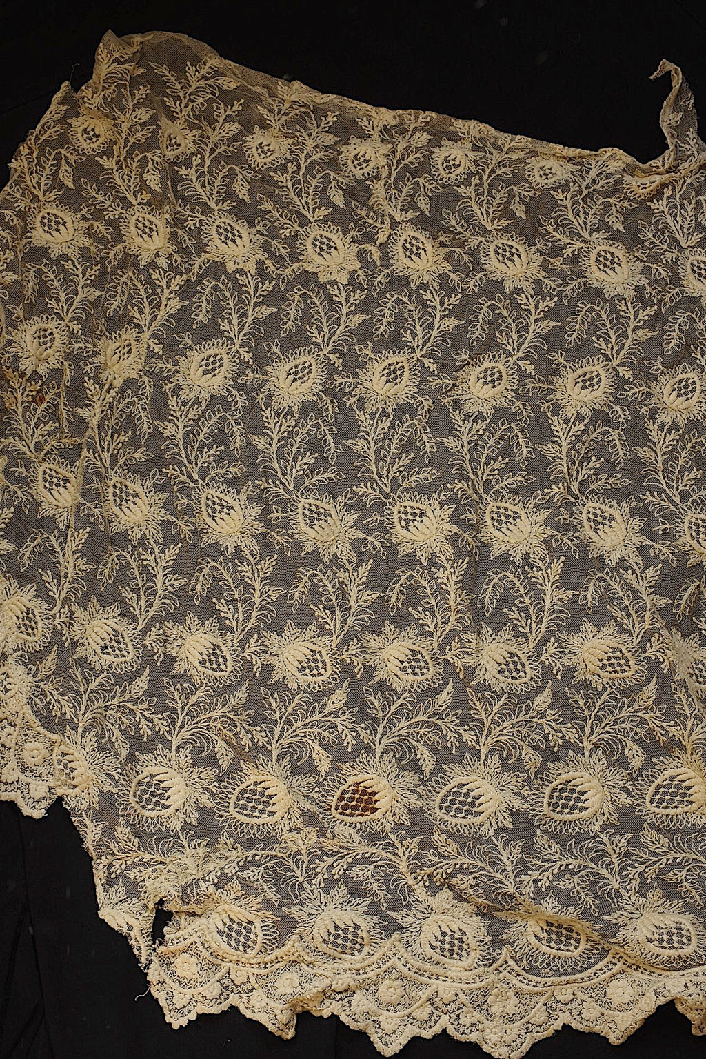 Antique lace dentelle ancienne large scraps