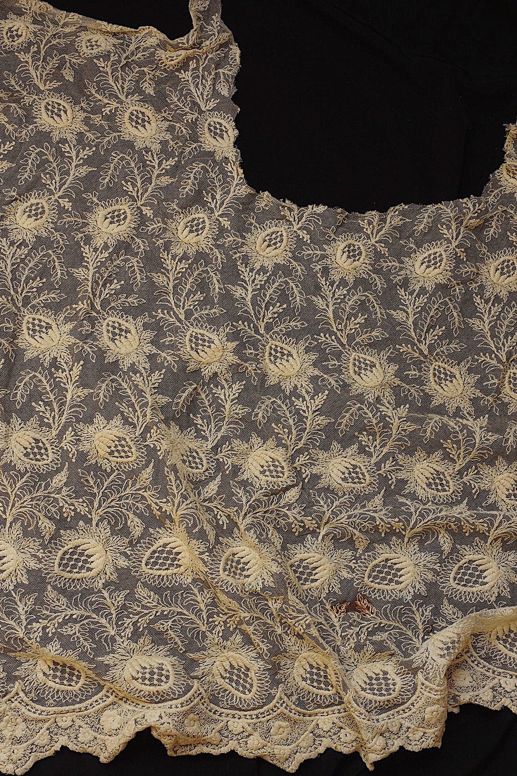 Antique lace dentelle ancienne large scraps