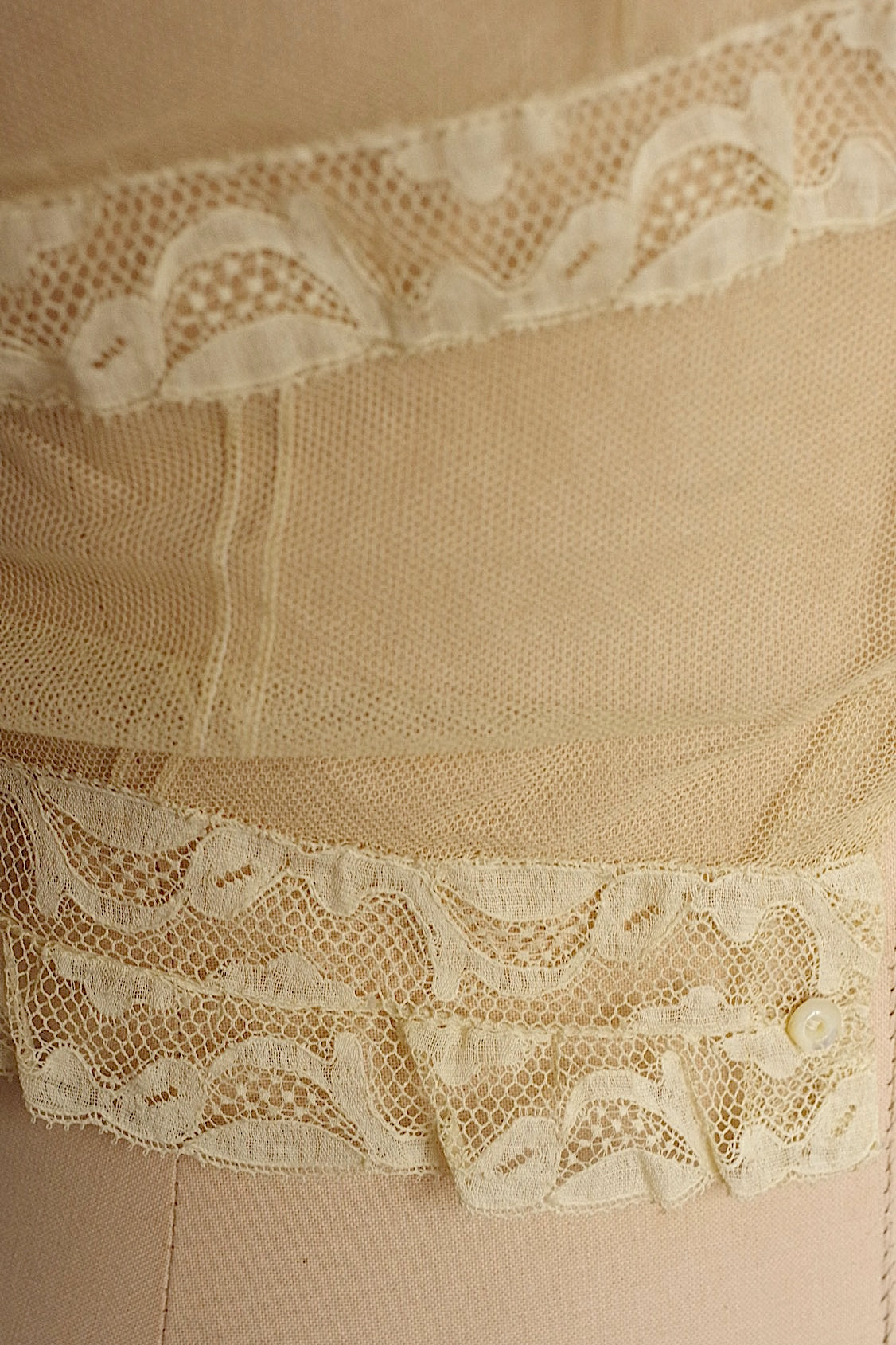 Vêtements anciens vêtement antique top2 dentelle