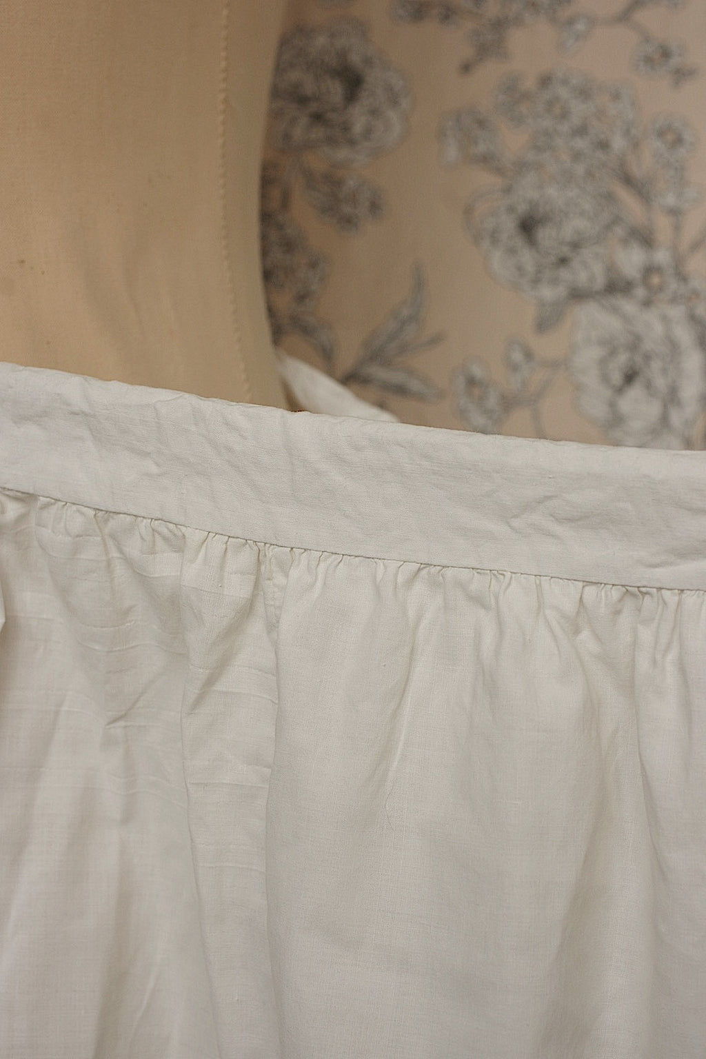 Vêtements anciens vêtement jupe antique 1