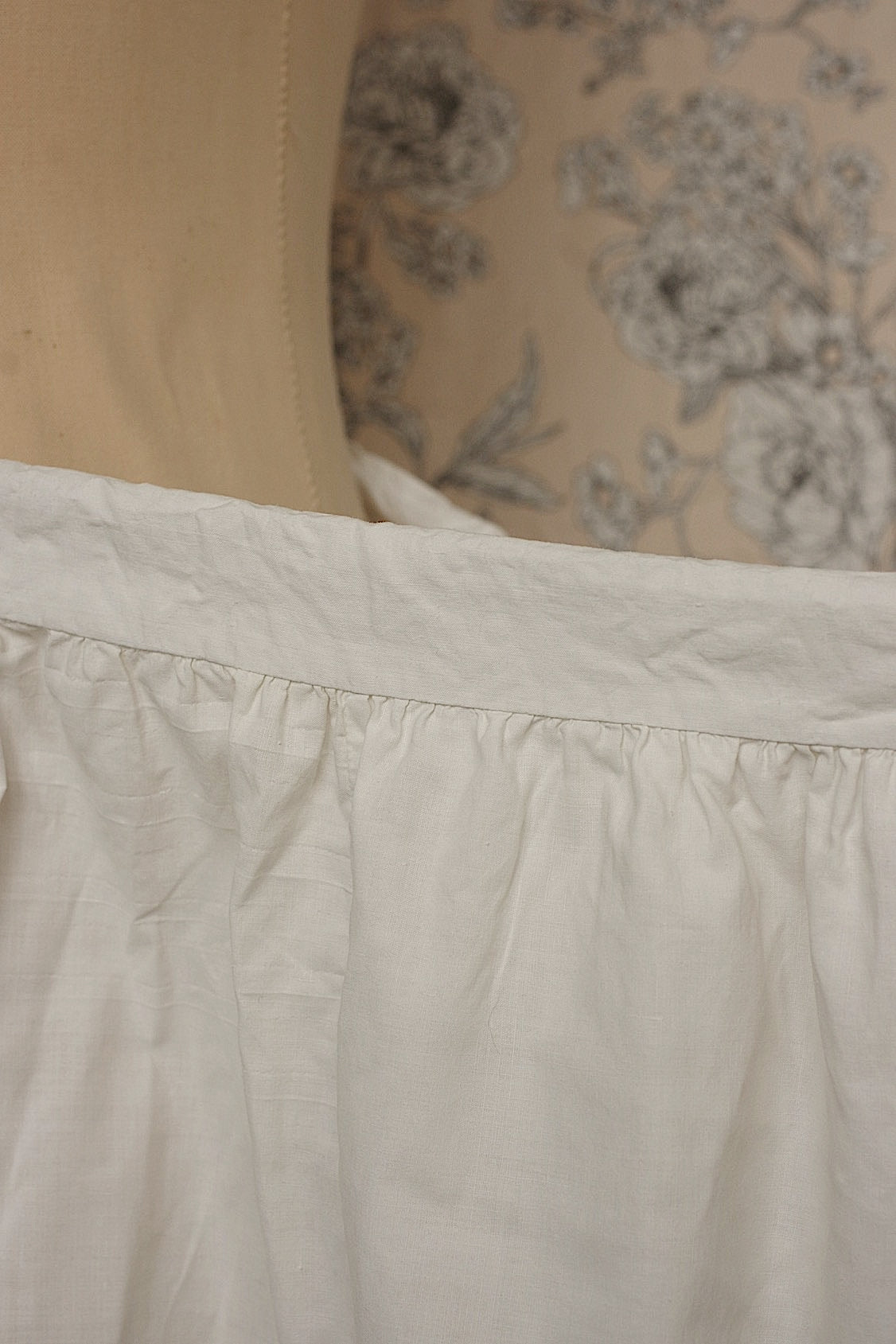 Vêtements anciens vêtement jupe antique 1