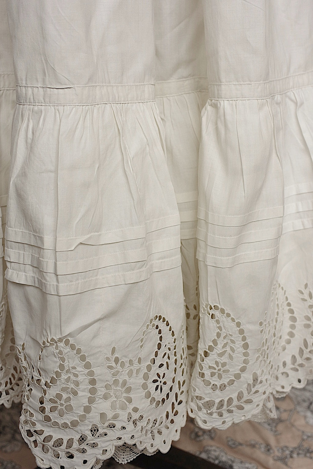 Vêtements anciens vêtement jupe antique 1