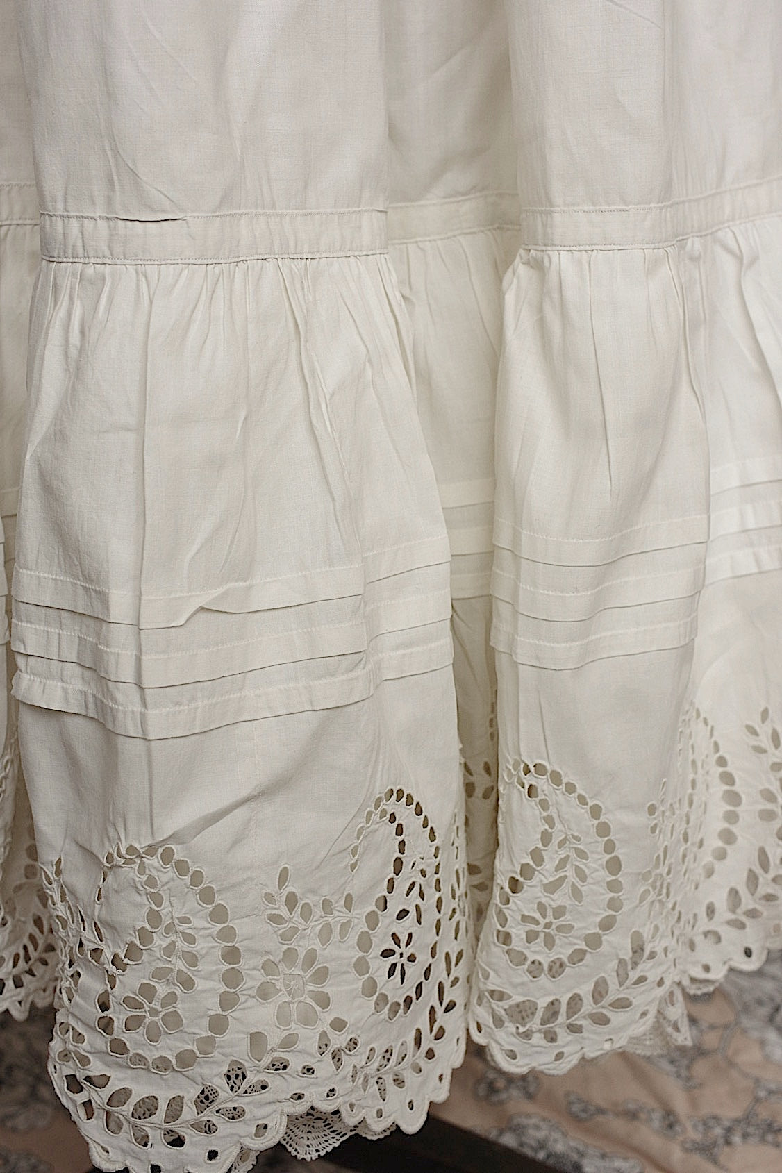 Vêtements anciens vêtement jupe antique 1