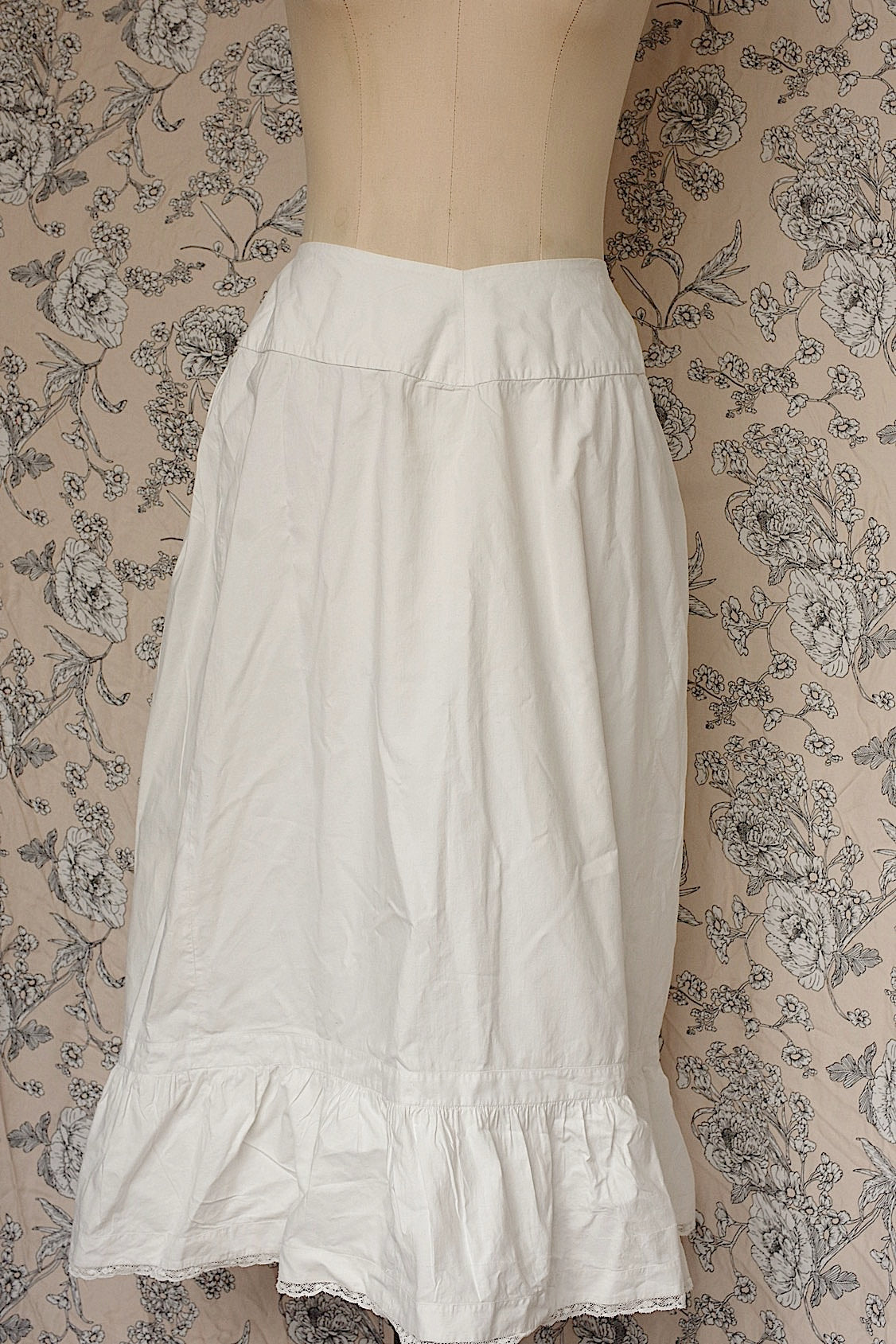 Vêtements anciens vêtement jupe antique 2