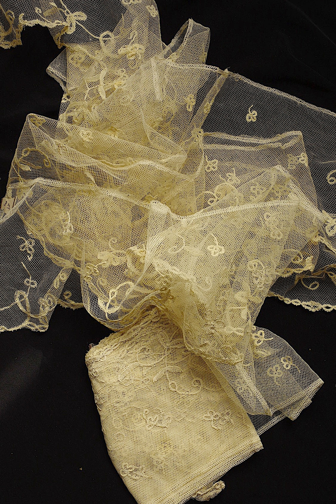 アンティークレース　dentelle ancienne　300cmが2つ