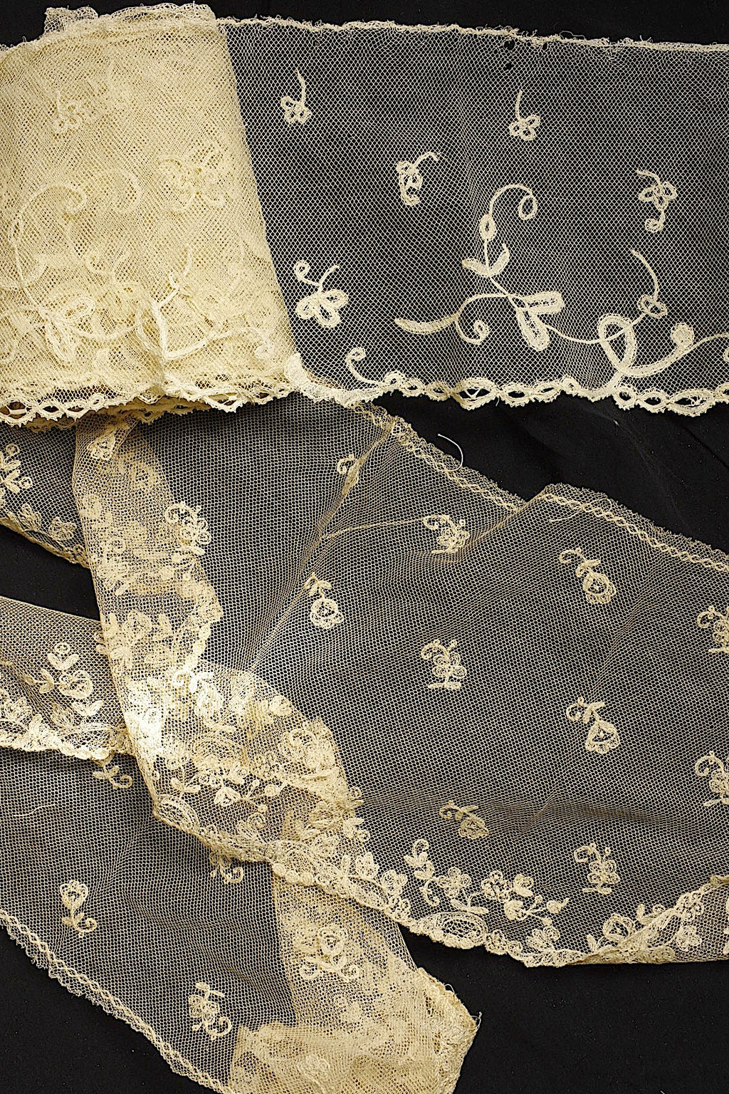 アンティークレース　dentelle ancienne　チュール2本