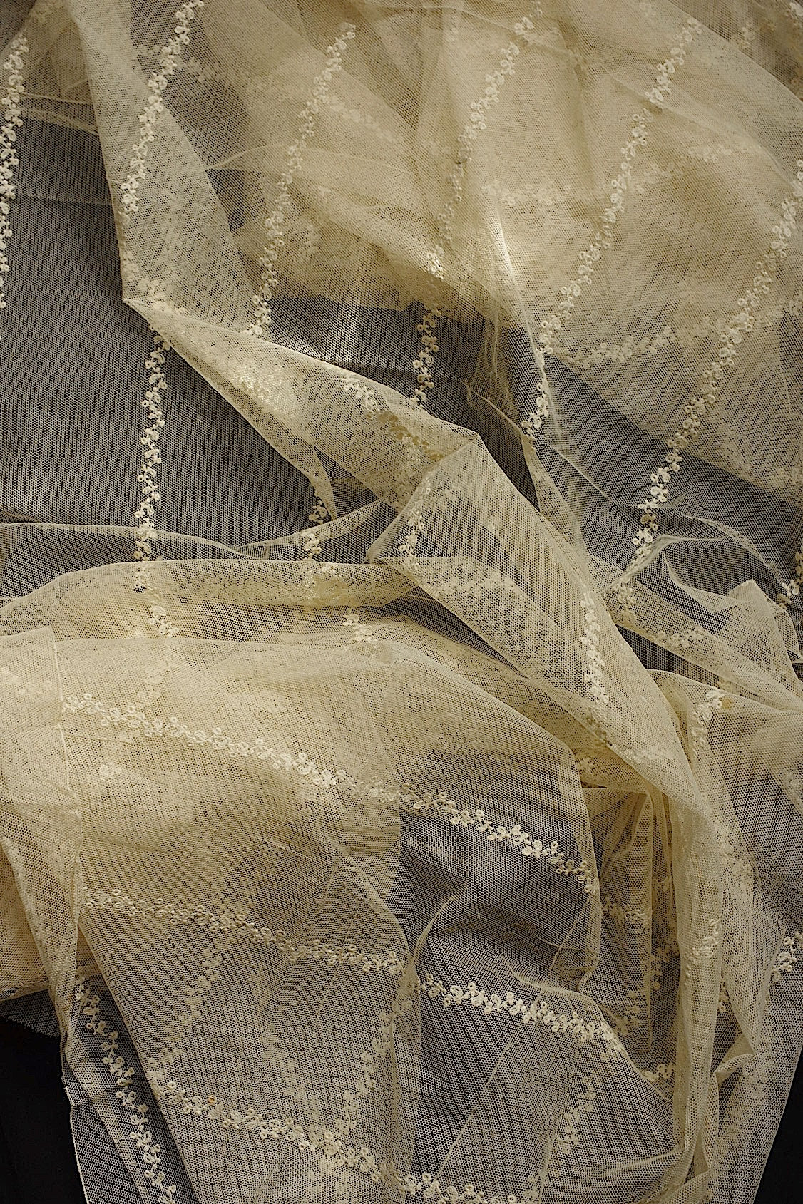アンティークレース　dentelle ancienne　チュール刺繍生地