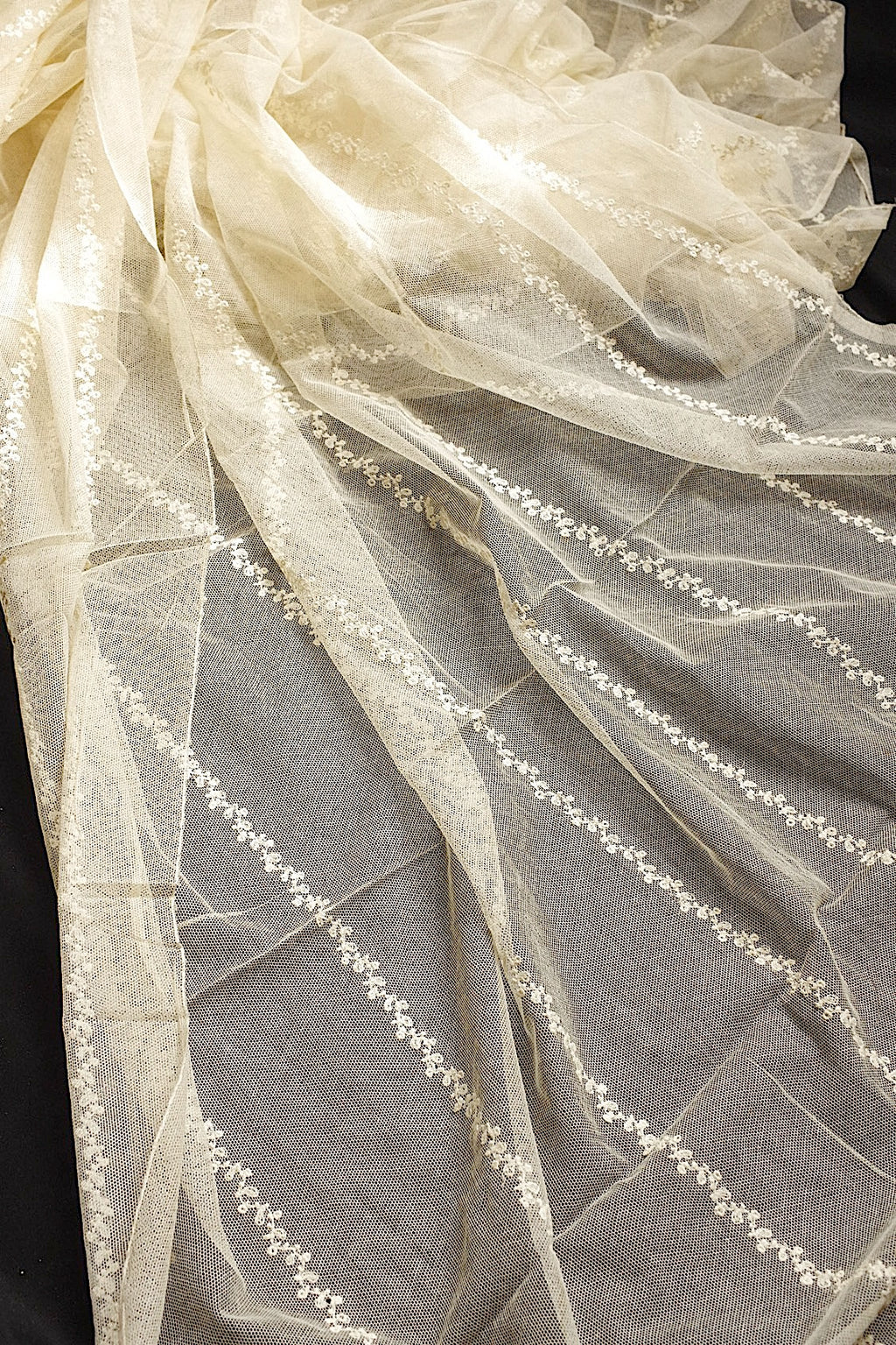 アンティークレース　dentelle ancienne　チュール刺繍生地