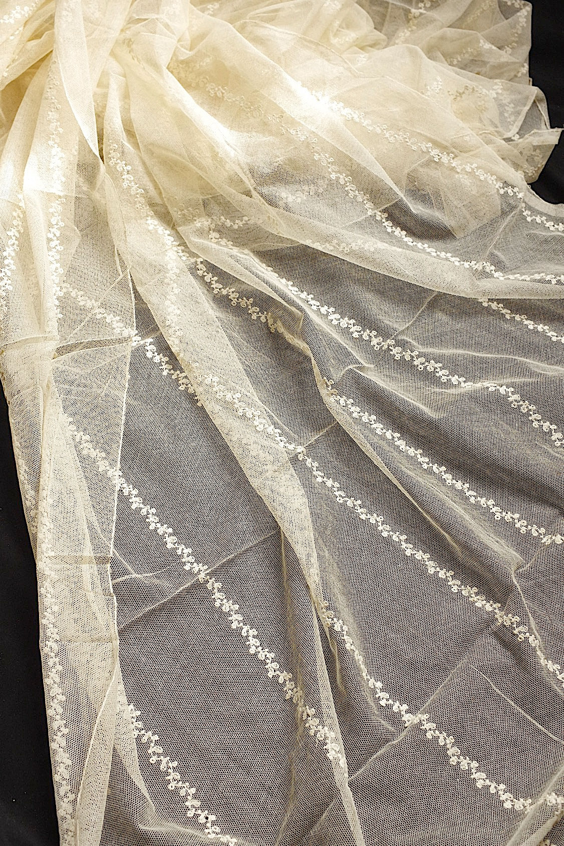 アンティークレース　dentelle ancienne　チュール刺繍生地