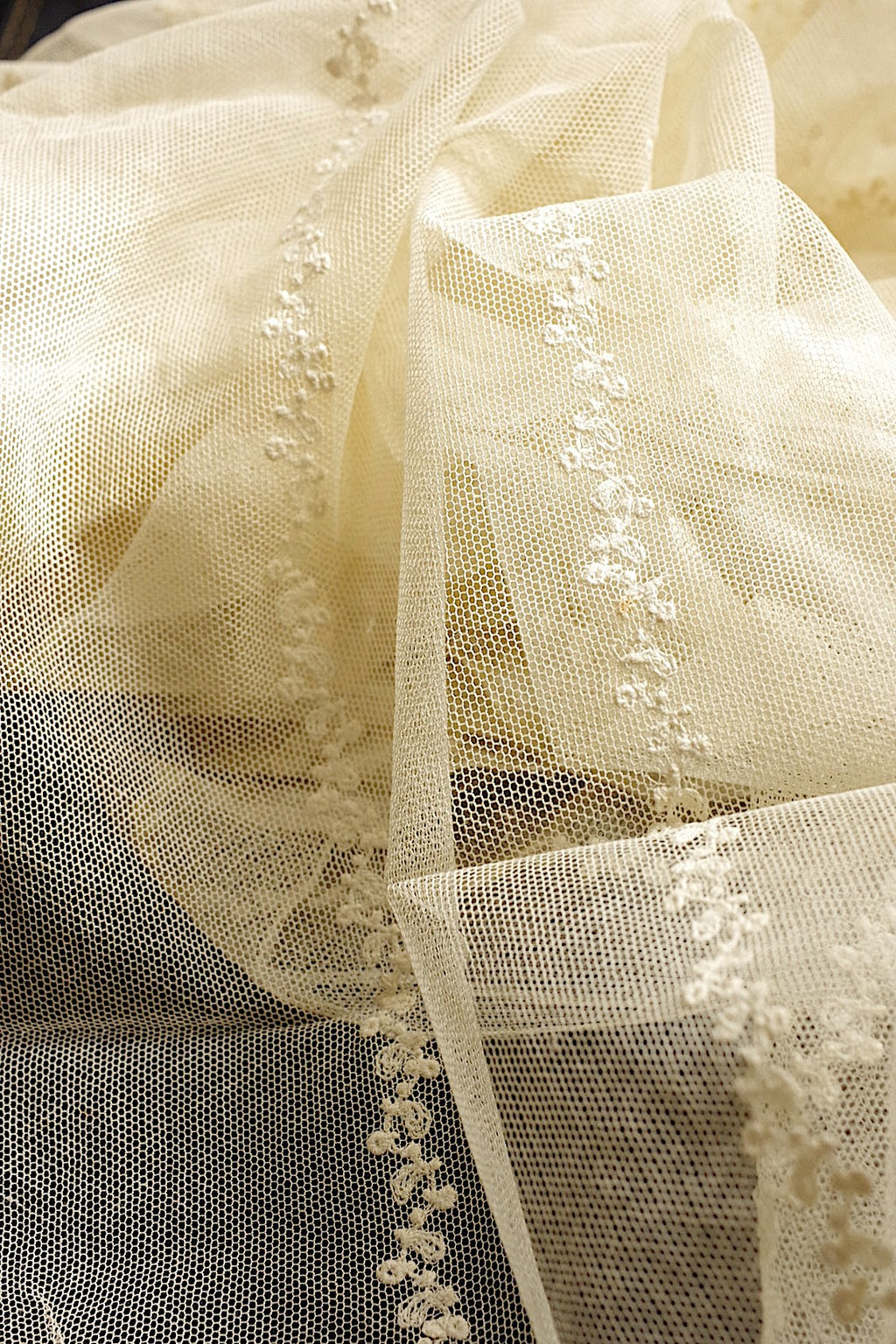 アンティークレース　dentelle ancienne　チュール刺繍生地