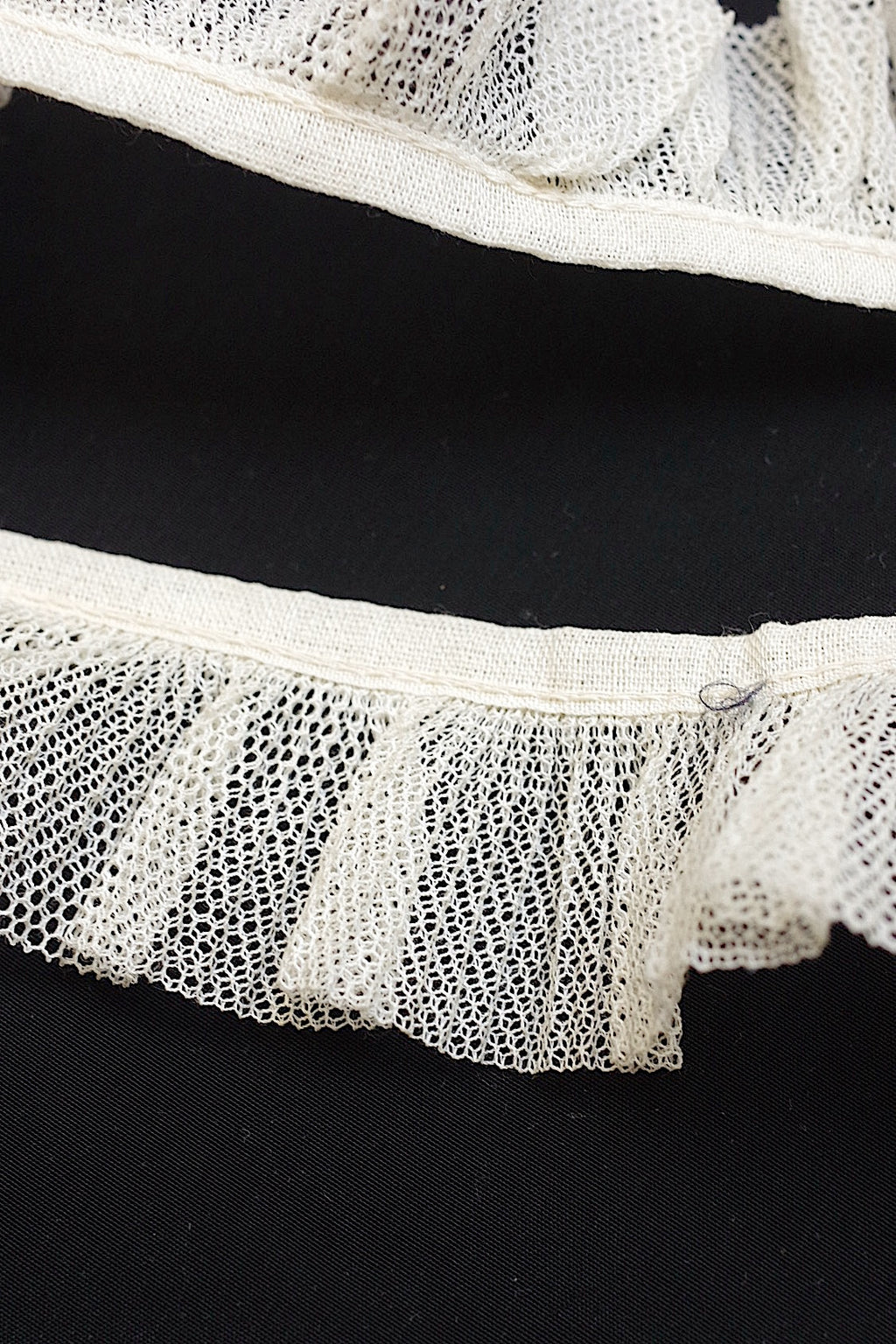Dentelle antique, dentelle ancienne, lot plissé