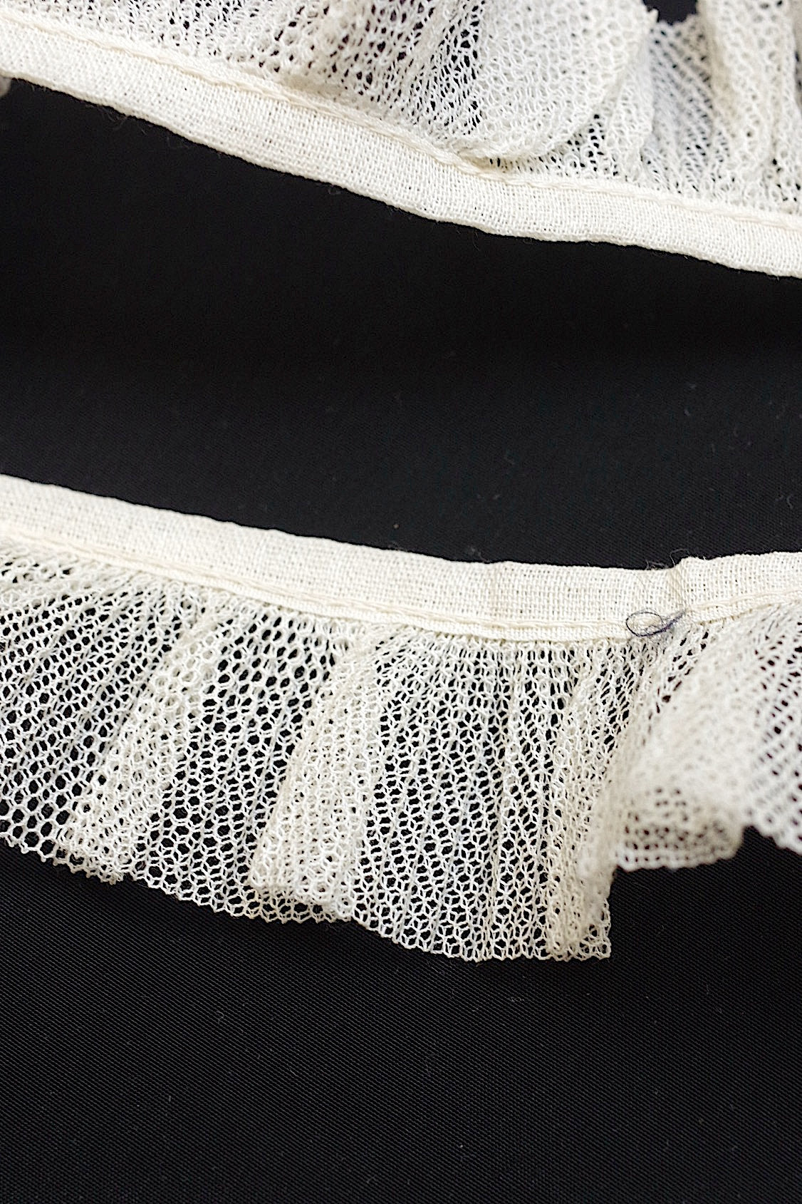 Dentelle antique, dentelle ancienne, lot plissé