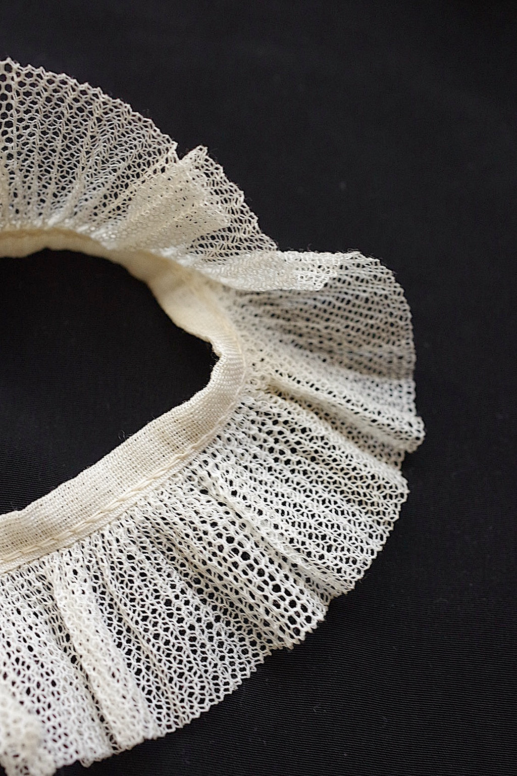 Dentelle antique, dentelle ancienne, lot plissé