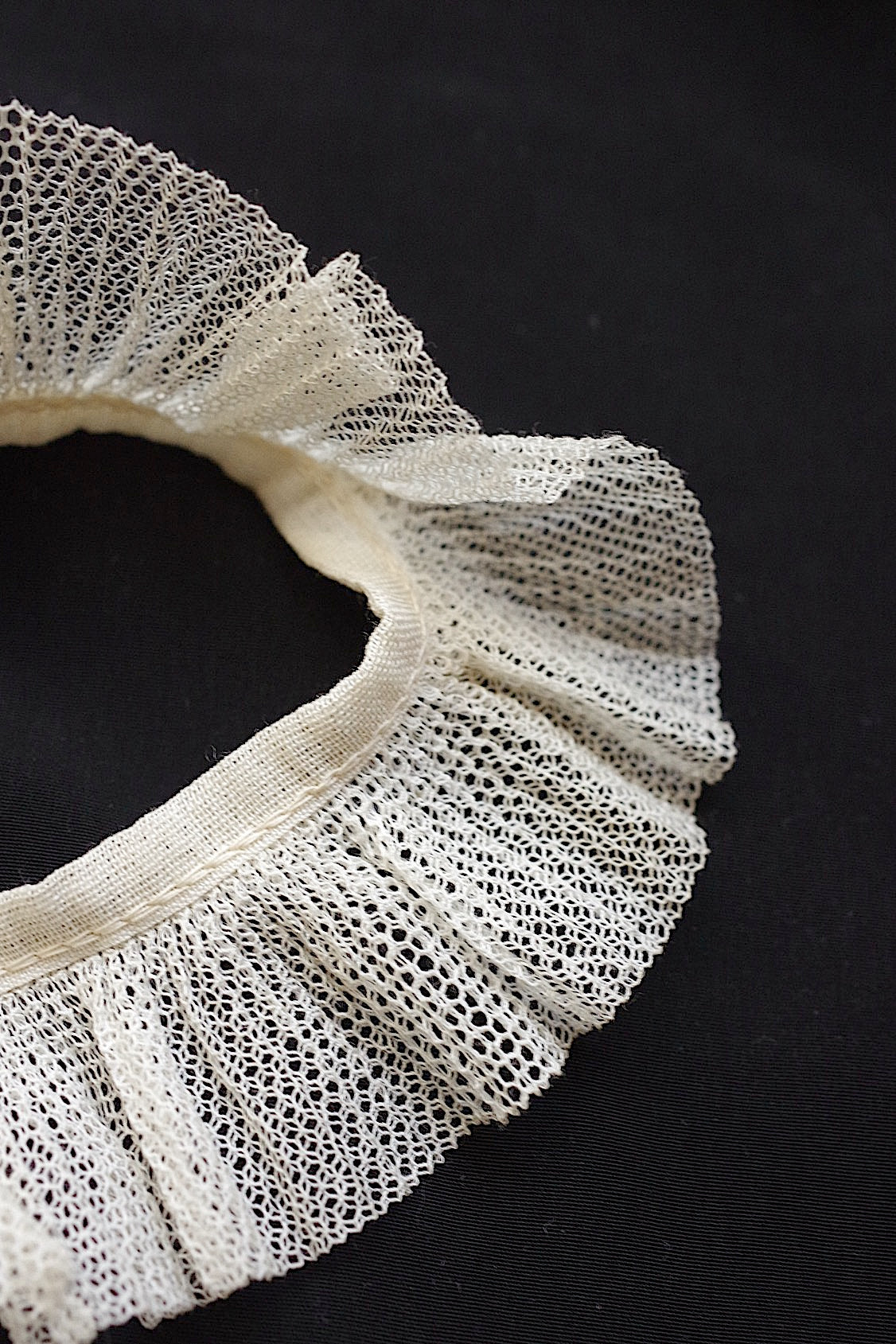Dentelle antique, dentelle ancienne, lot plissé