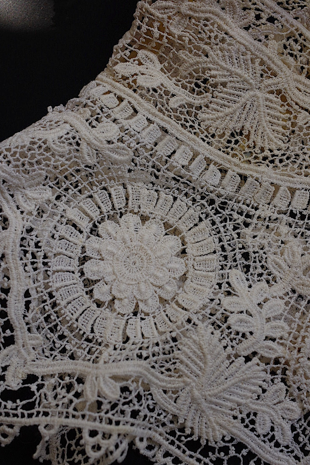 アンティークレース　dentelle ancienne　襟　素材に