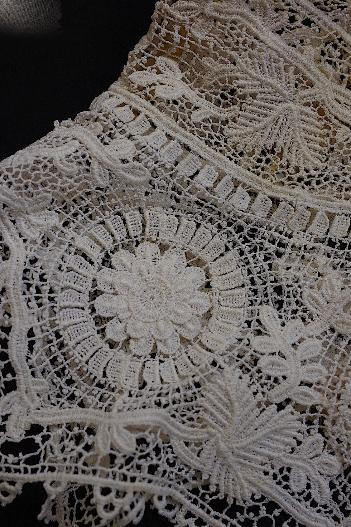 アンティークレース　dentelle ancienne　襟　素材に