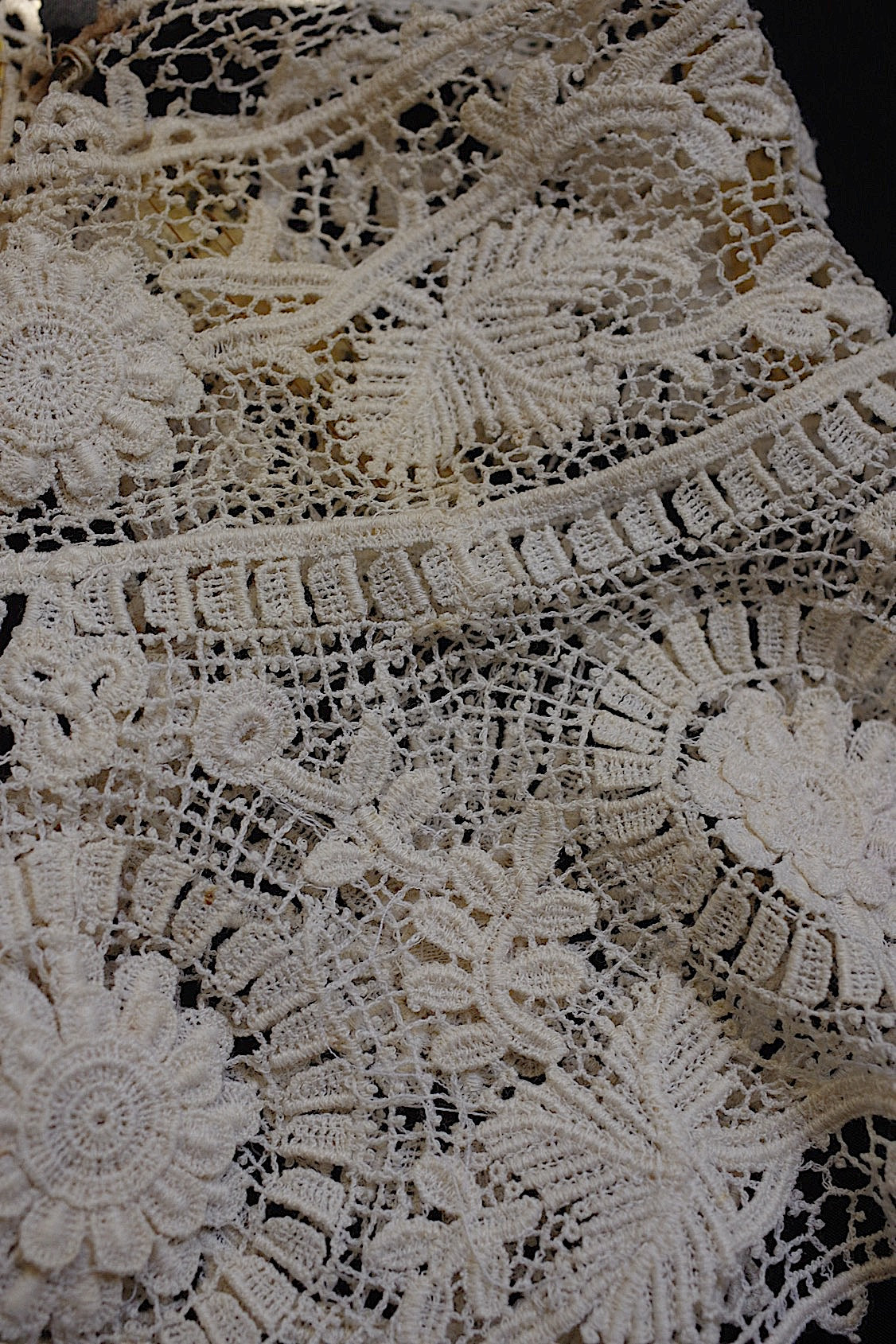 アンティークレース　dentelle ancienne　襟　素材に