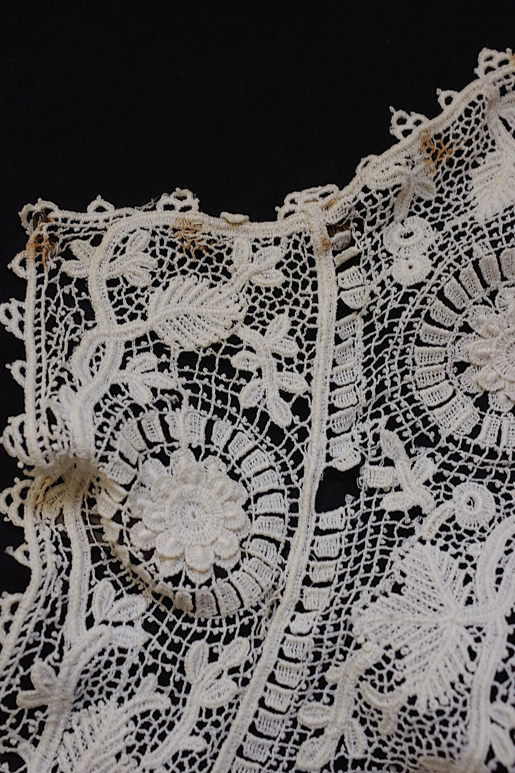 アンティークレース　dentelle ancienne　襟　素材に