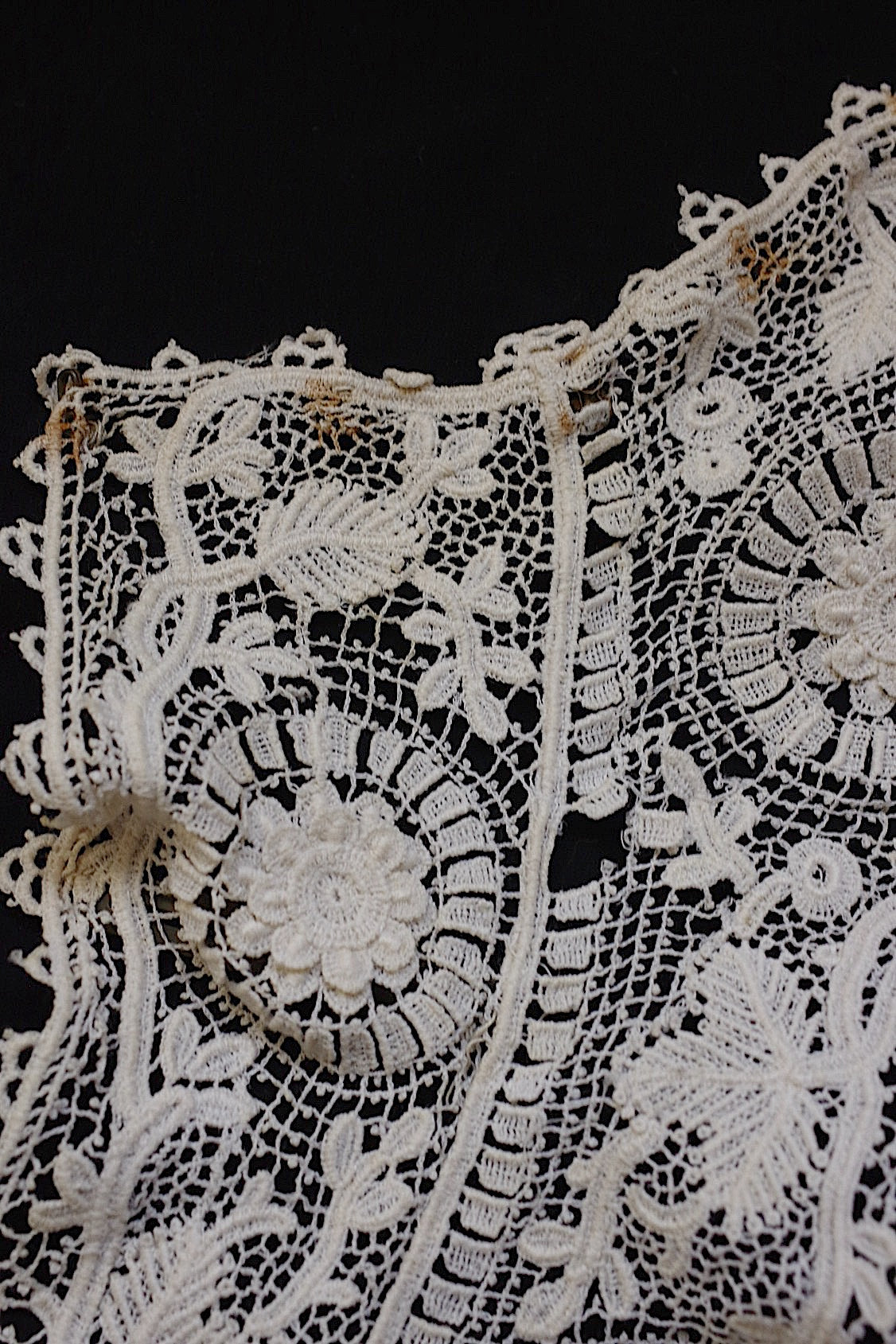 アンティークレース　dentelle ancienne　襟　素材に