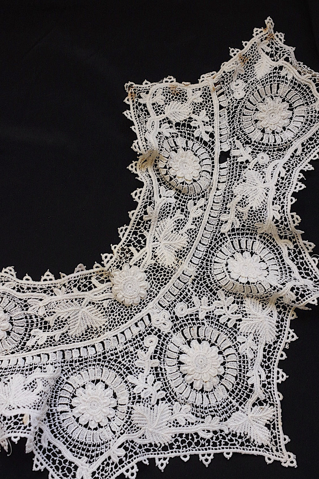 アンティークレース　dentelle ancienne　襟　素材に