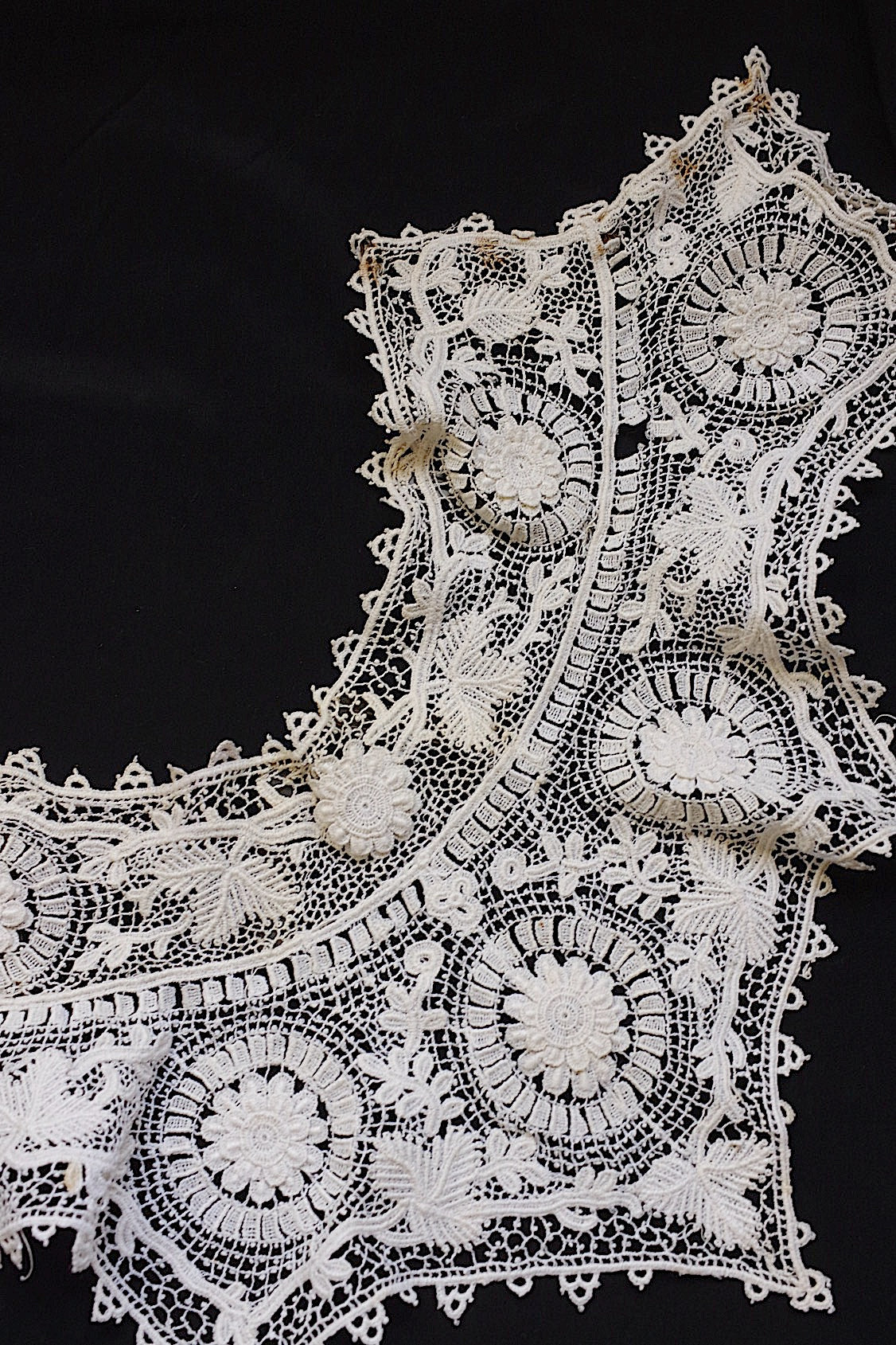 アンティークレース　dentelle ancienne　襟　素材に
