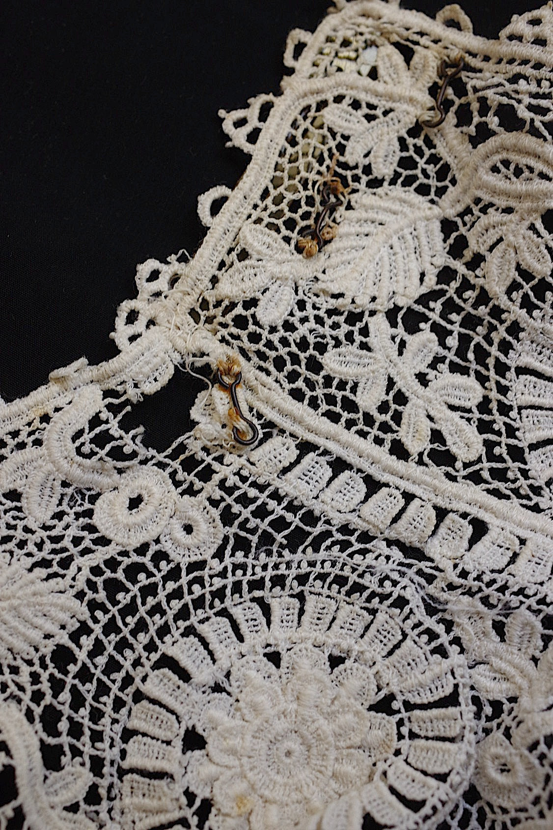 アンティークレース　dentelle ancienne　襟　素材に
