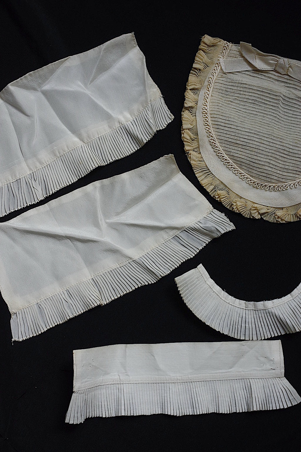 Dentelle antique, dentelle ancienne, lot plissé