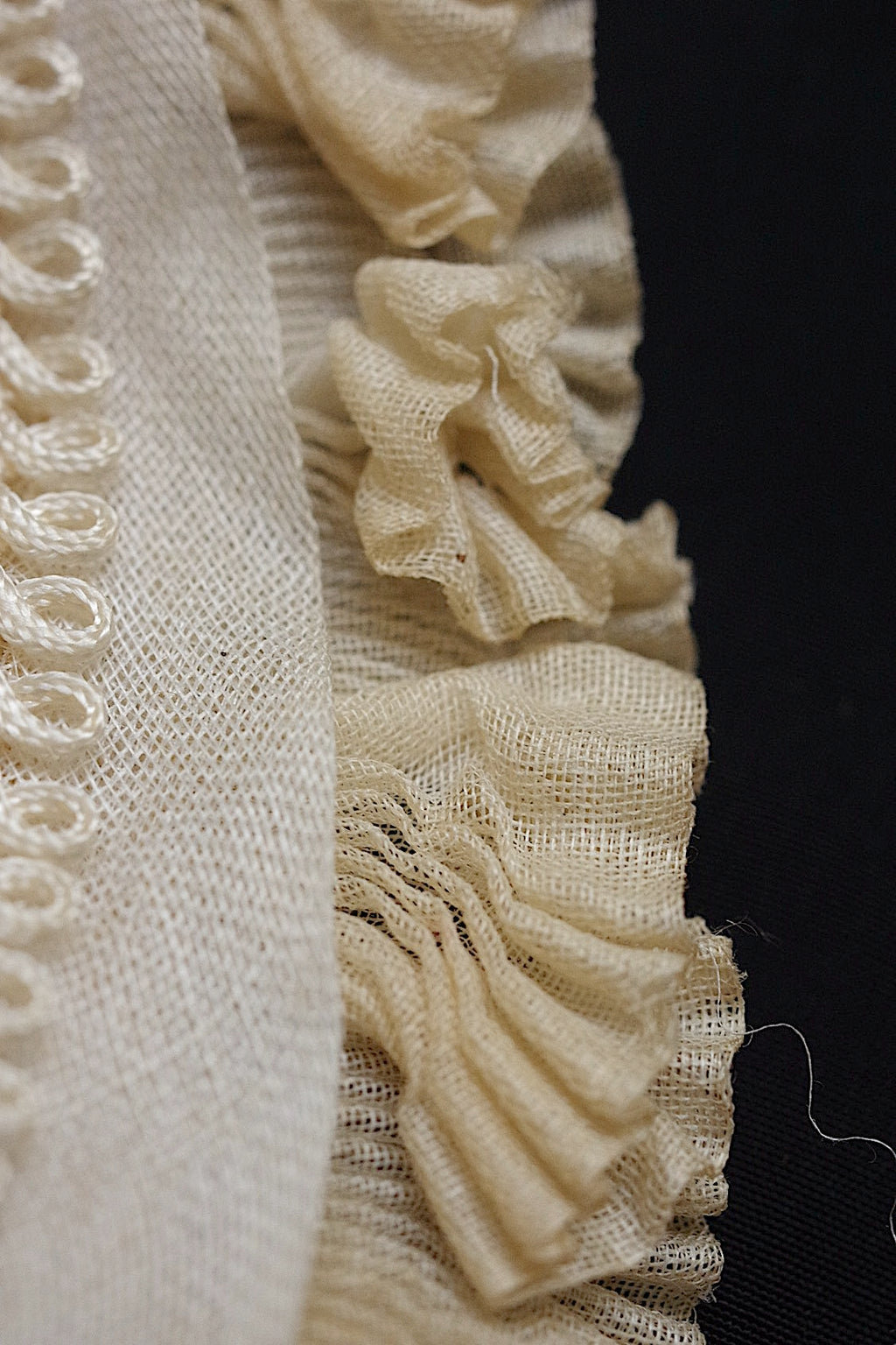Dentelle antique, dentelle ancienne, lot plissé