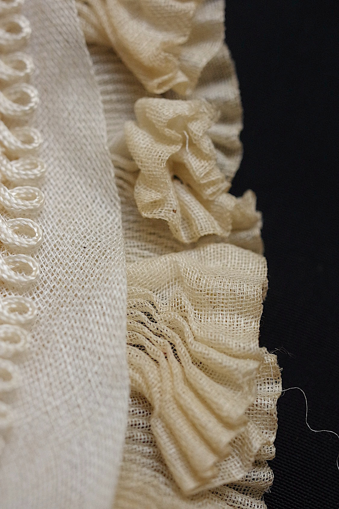 Dentelle antique, dentelle ancienne, lot plissé