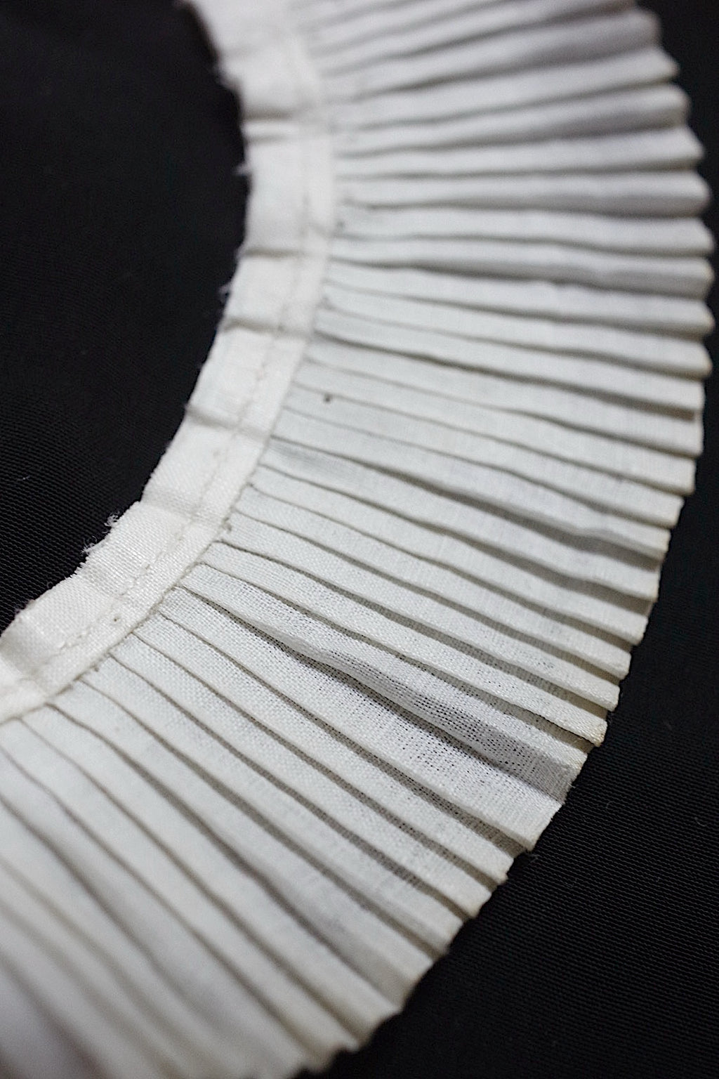 Dentelle antique, dentelle ancienne, lot plissé